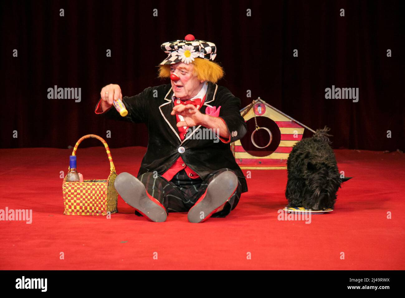 Oleg Popov (1930-2016), famous Russian clown, mime and circus artist, performs in Ivanushka costume a picnic act with his dog with Russian State Circus in Wetzlar, Germany. 13th Mar, 2008. Credit: Christian Lademann / LademannMedia Stock Photo
