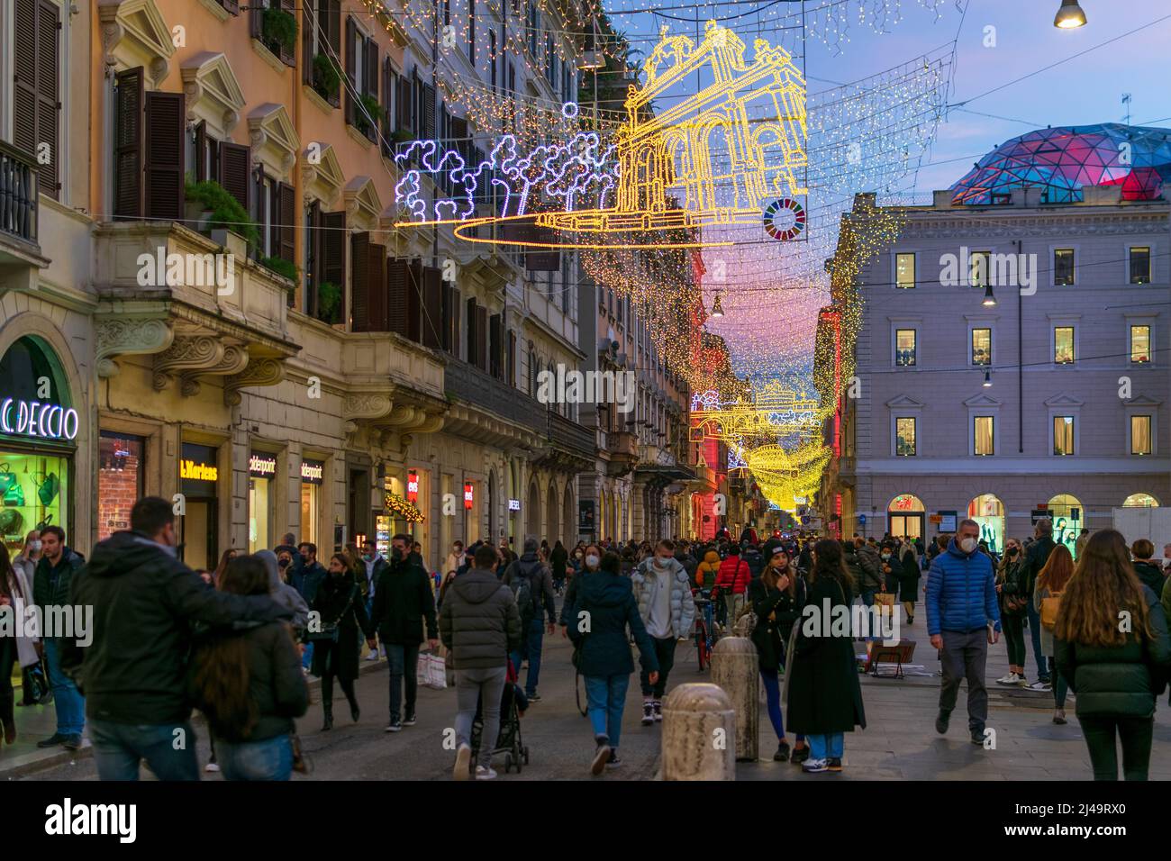 Decorations of ancient buildings hi-res stock photography and images ...