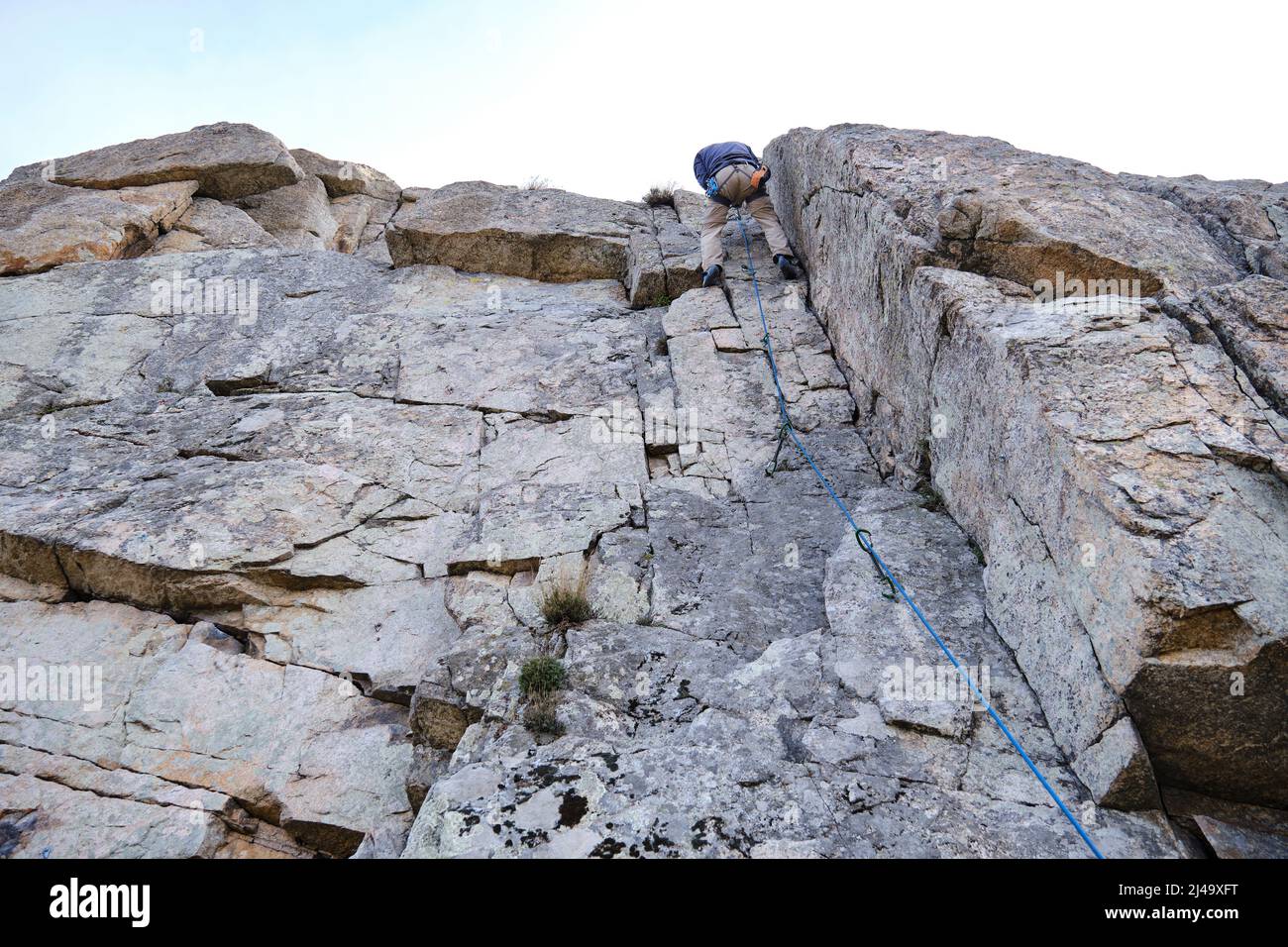 Strong male rock climber hi-res stock photography and images - Alamy