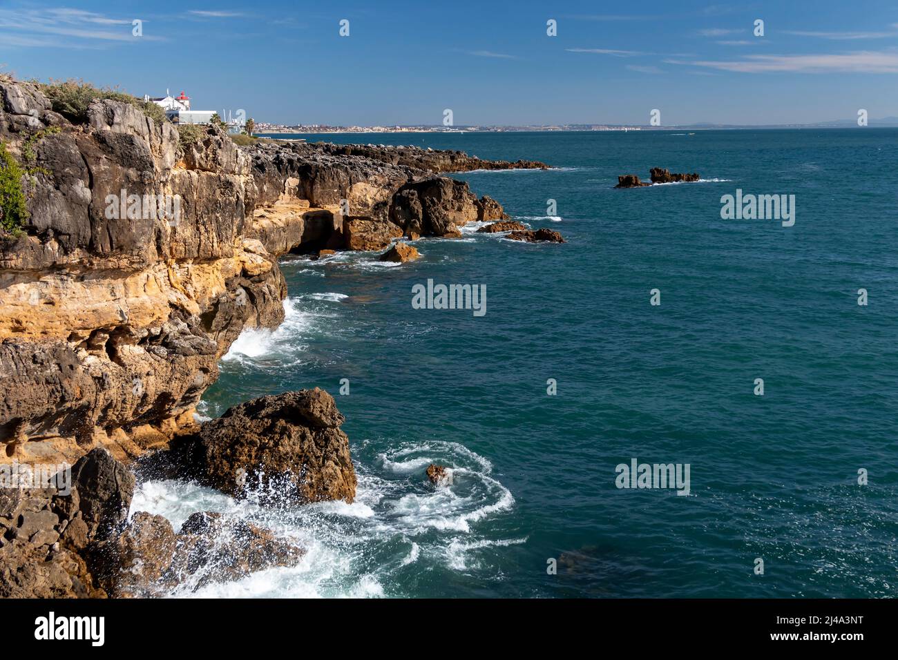 View of the Atlantic Ocean coastline and Pedra da Nau rock, rocky coastal  area in Cascais, Portugal, on a sunny day Stock Photo - Alamy