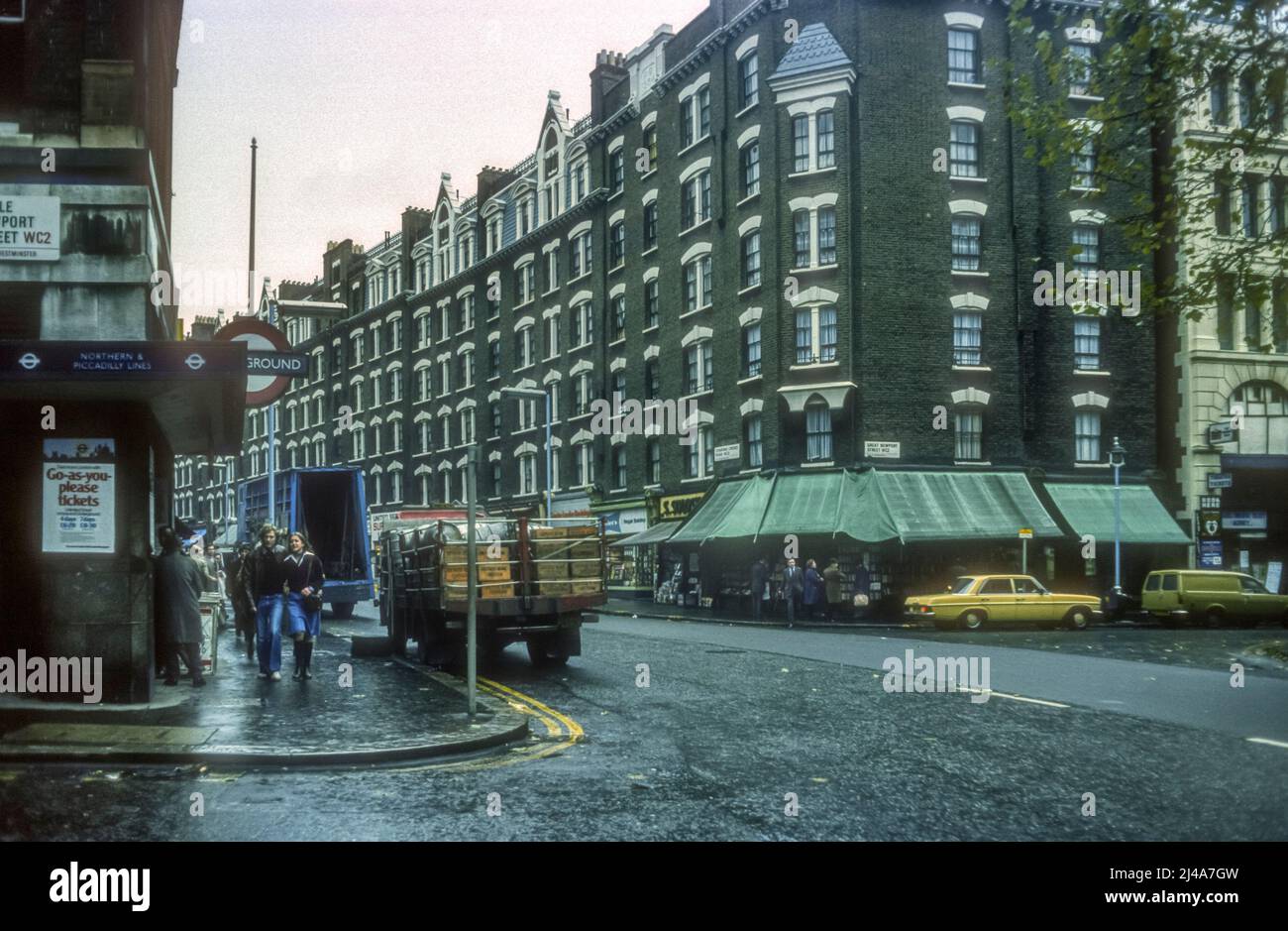 Residential road in london 1970s hires stock photography and images
