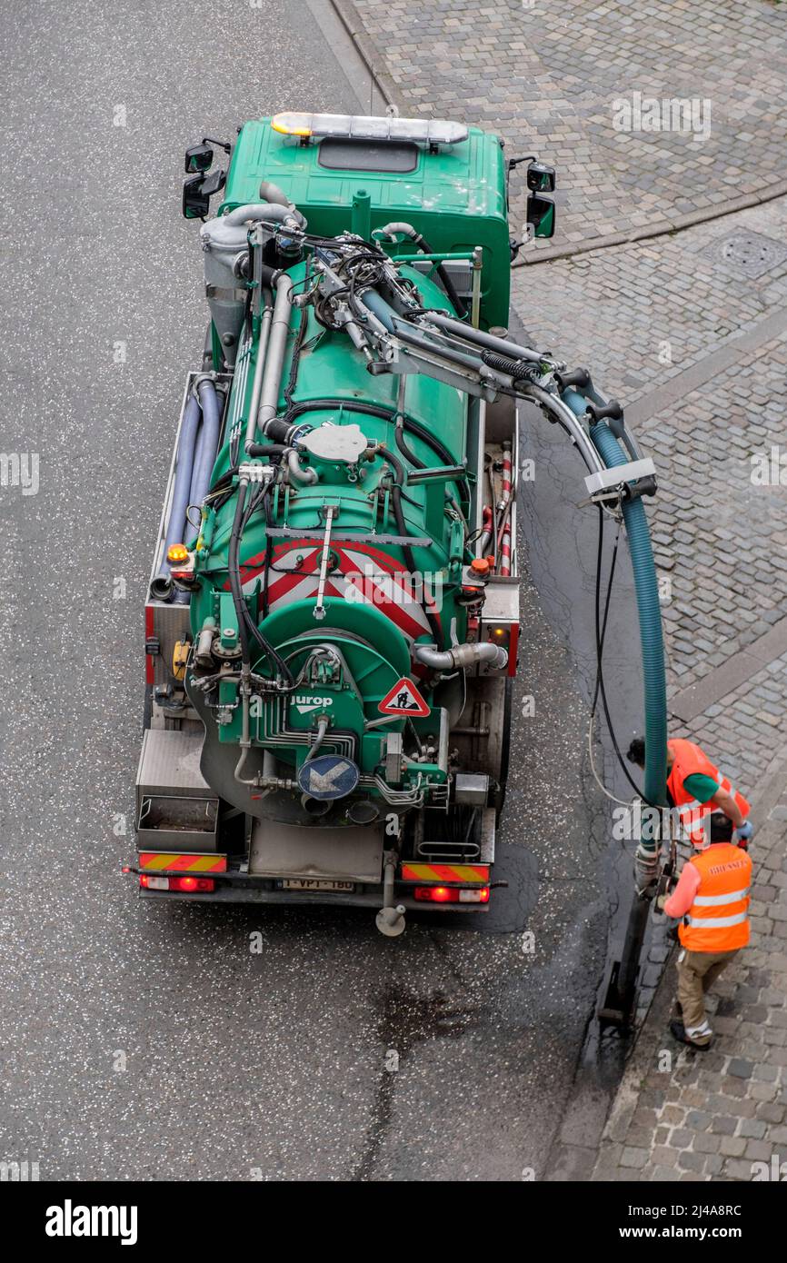 Réservoir d'eau ou réservoir d'eau pour alimenter la maison en eau Photo  Stock - Alamy