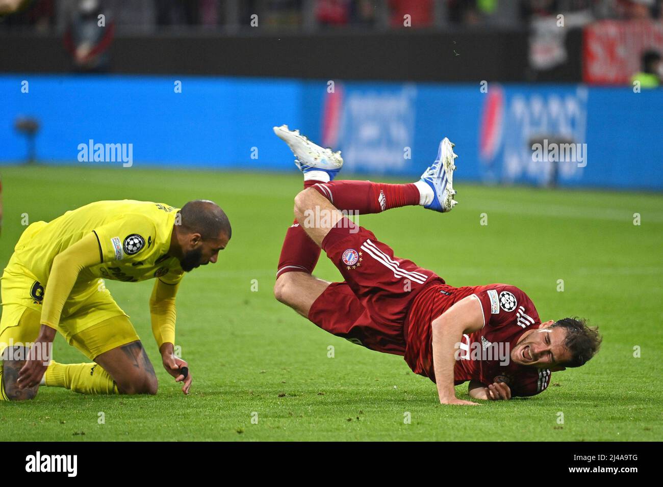 Munich, Deutschland. 12th Apr, 2022. Leon GORETZKA (FC Bayern Munich) falls, action, duels . Soccer Champions League/ quarter-finals FC Bayern Munich - Villarreal CF on April 12th, 2022 ALLIANZARENA . Credit: dpa/Alamy Live News Stock Photo