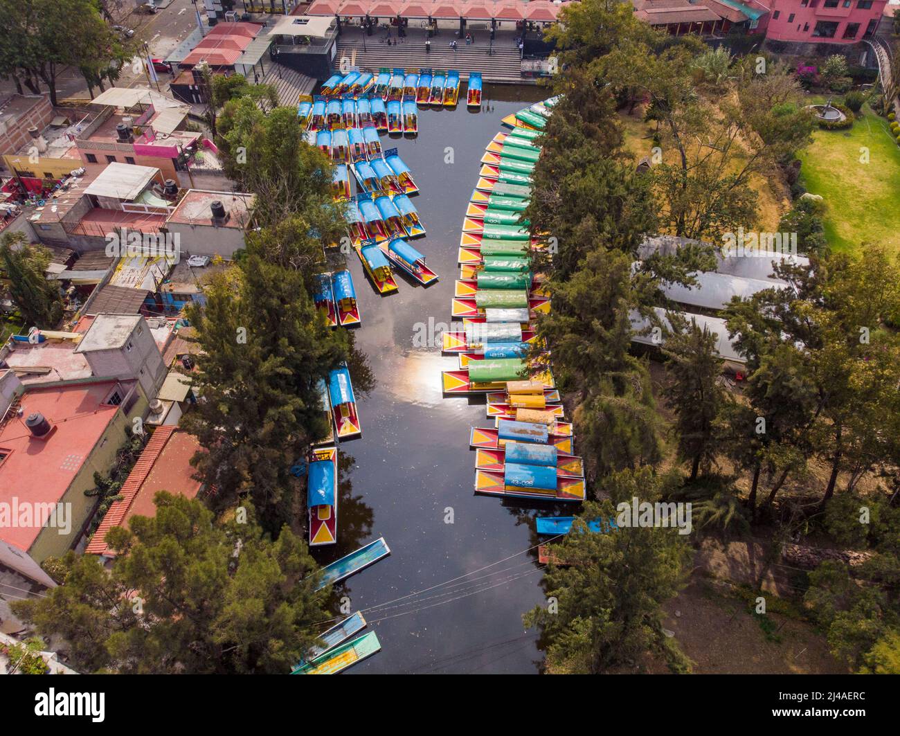 Floating gardens of xochimilco mexico hires stock photography and