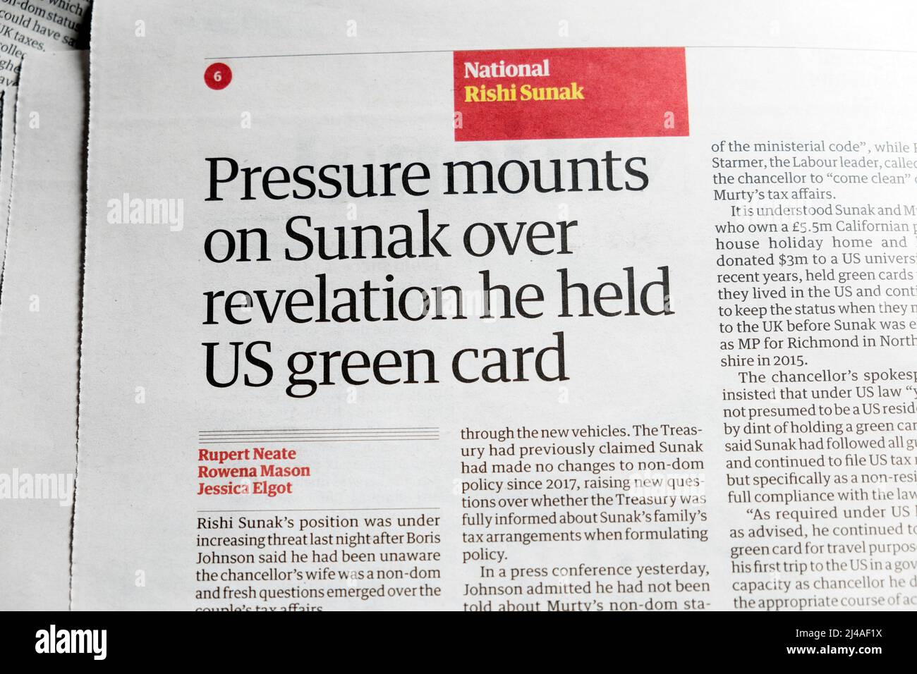 'Pressure mounts on Sunak over revelation he held US green card' Guardian newspaper headline article clipping newspapers Rishi Sunak wife 2022 UK Stock Photo