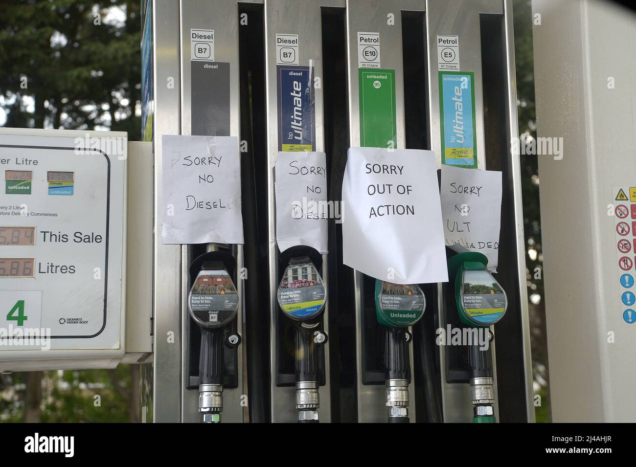 Upminster Havering, UK. 13th Apr, 2022. Fuel shortages at a BP petrol station on the A127 in Upminster in the London Borough of Havering partly blamed on panic buying following Stop Oil protests which have blockaded refineries and fuel distribution hubs Credit: MARTIN DALTON/Alamy Live News Stock Photo