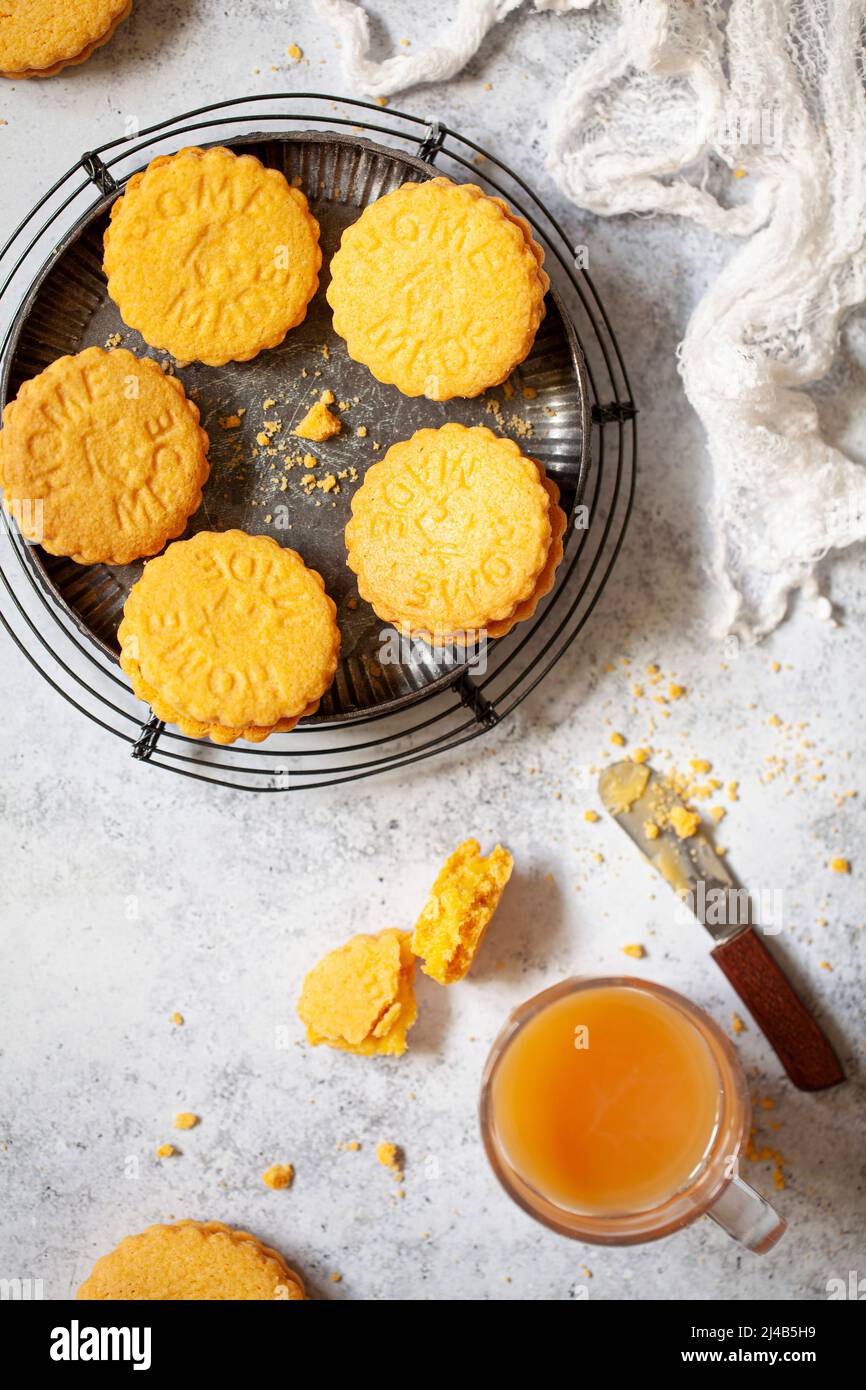 Custard cream biscuit hires stock photography and images Alamy