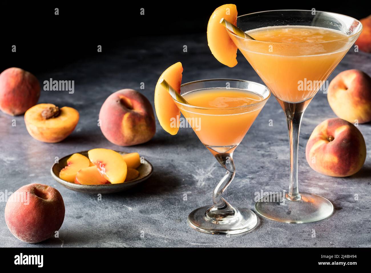 беллини коктейль. коктейль. персиковый ликер алкостар. персиковый беллини. манго-персик коктейль.