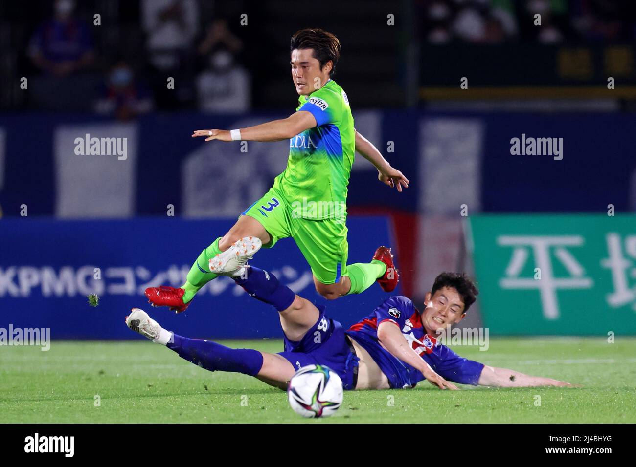 Lemongas Stadium Hiratsuka Kanagawa Japan 13th Apr 22 Top Bottom Hirokazu Ishihara Bellmare Manato Shinada Fc Tokyo April 13 22 Football Soccer 22 J League Ybc Levain Cup Group Stage Match Between