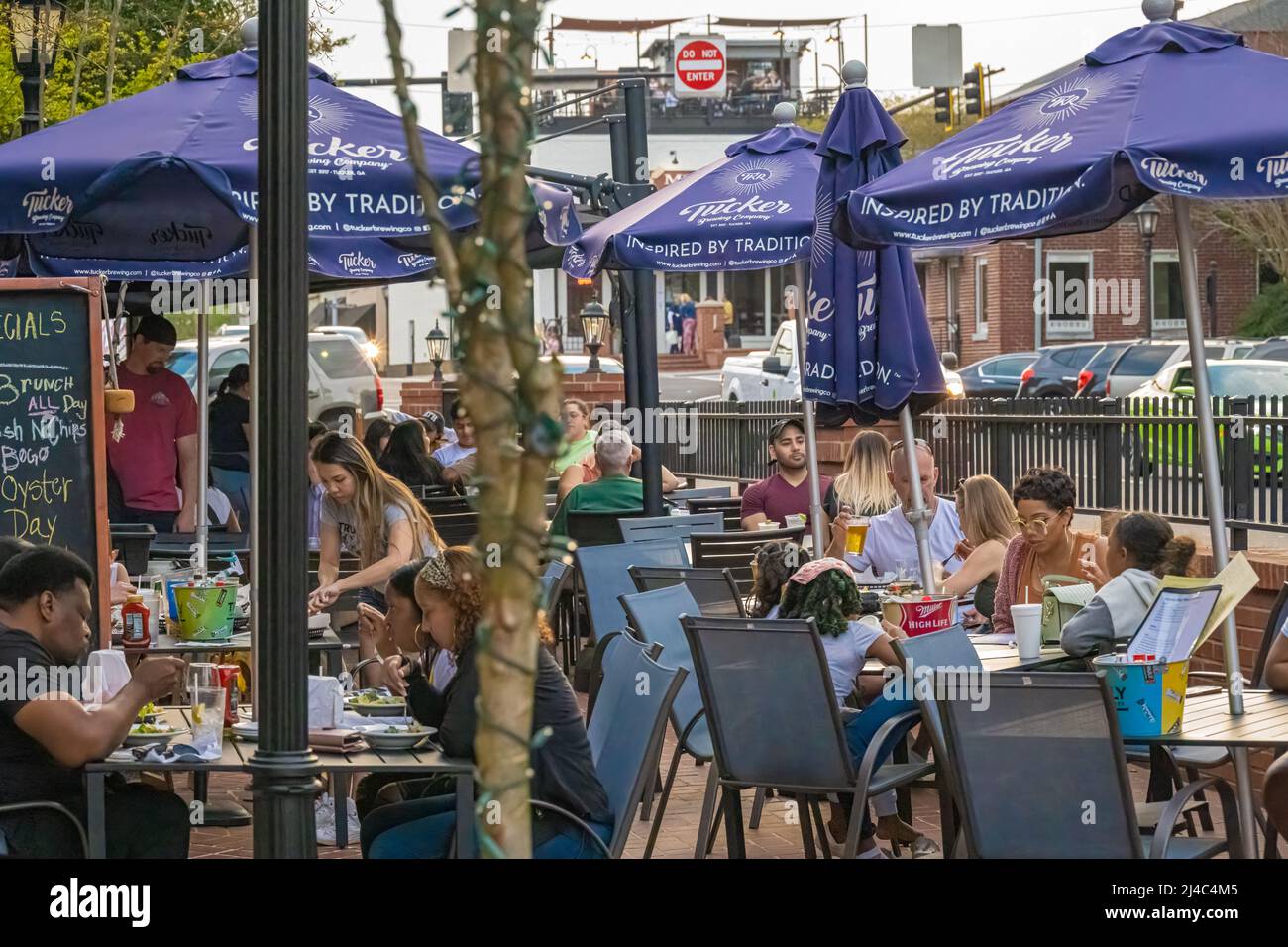 Outdoor dining on the Town Square in downtown Lawrenceville, Georgia. (USA) Stock Photo