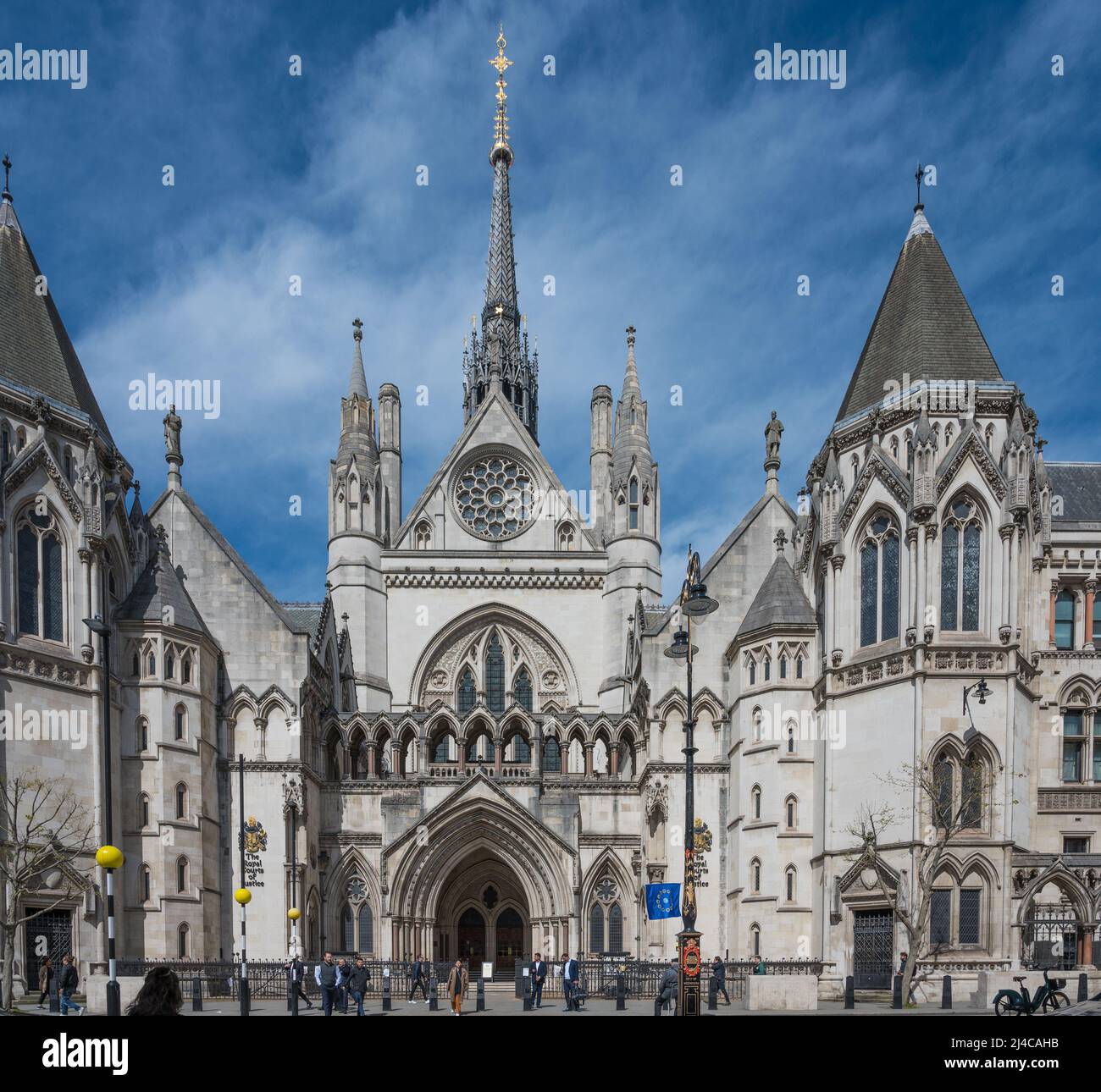 People coming and going at the Royal Courts of Justice. Strand, London, England, UK. Stock Photo