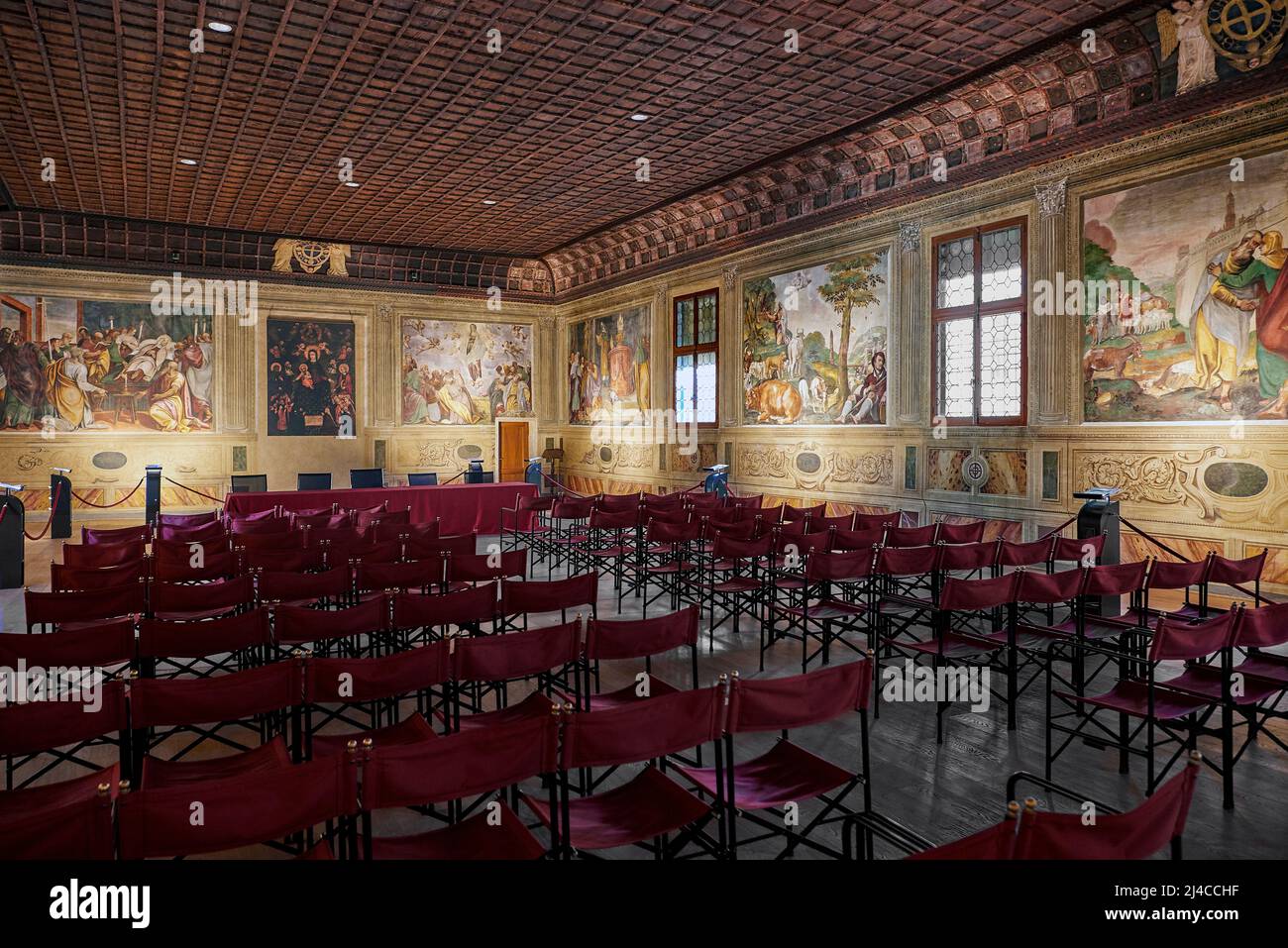 Padova, Scuola della Carità, con gli affreschi di Dario e Chiara