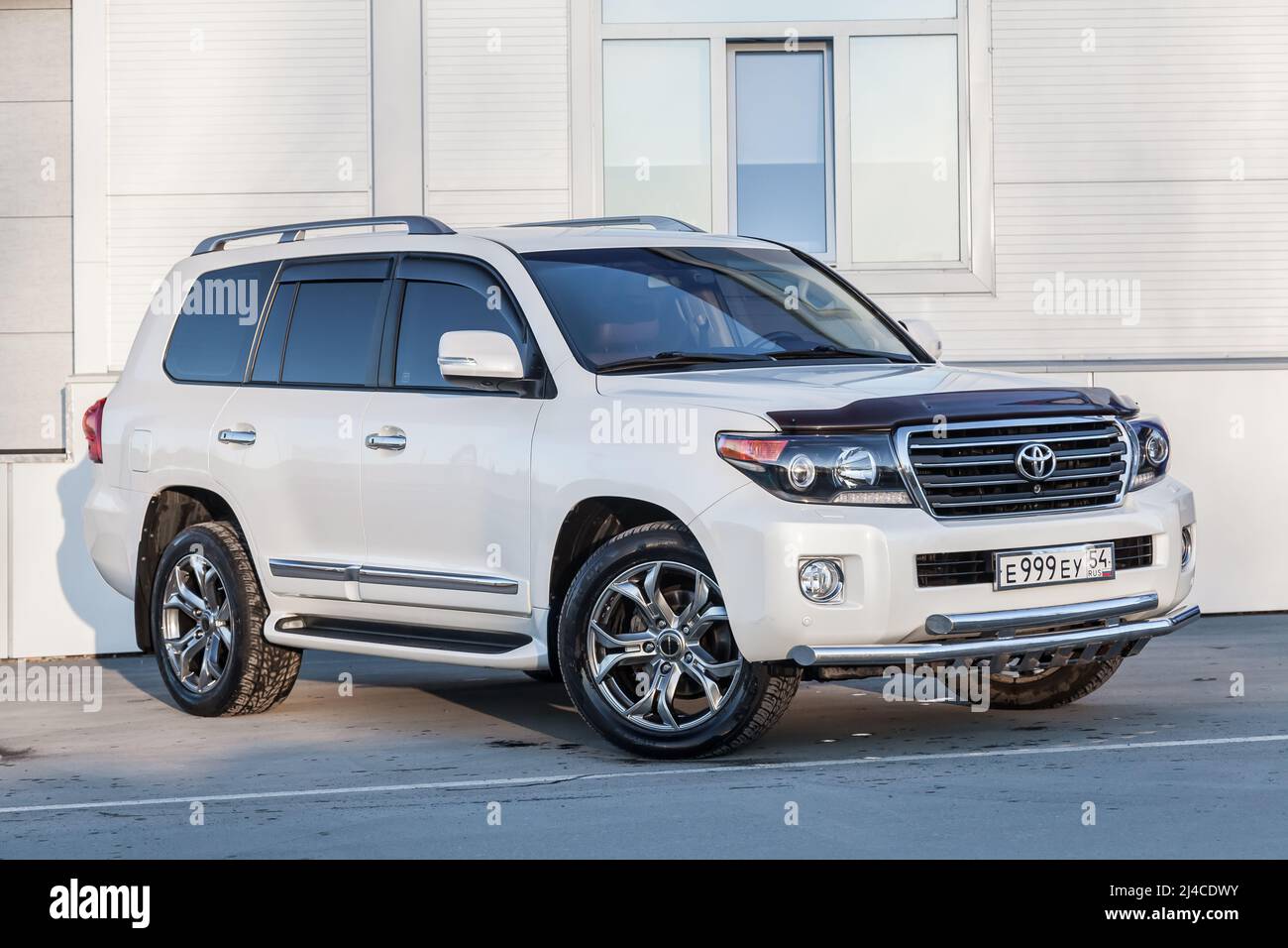 Novosibirsk, Russia - 04. 12. 2022: Front view of Toyota Land Cruiser 200 j200  2013 year white color after cleaning before sale in a sunny day on park  Stock Photo - Alamy