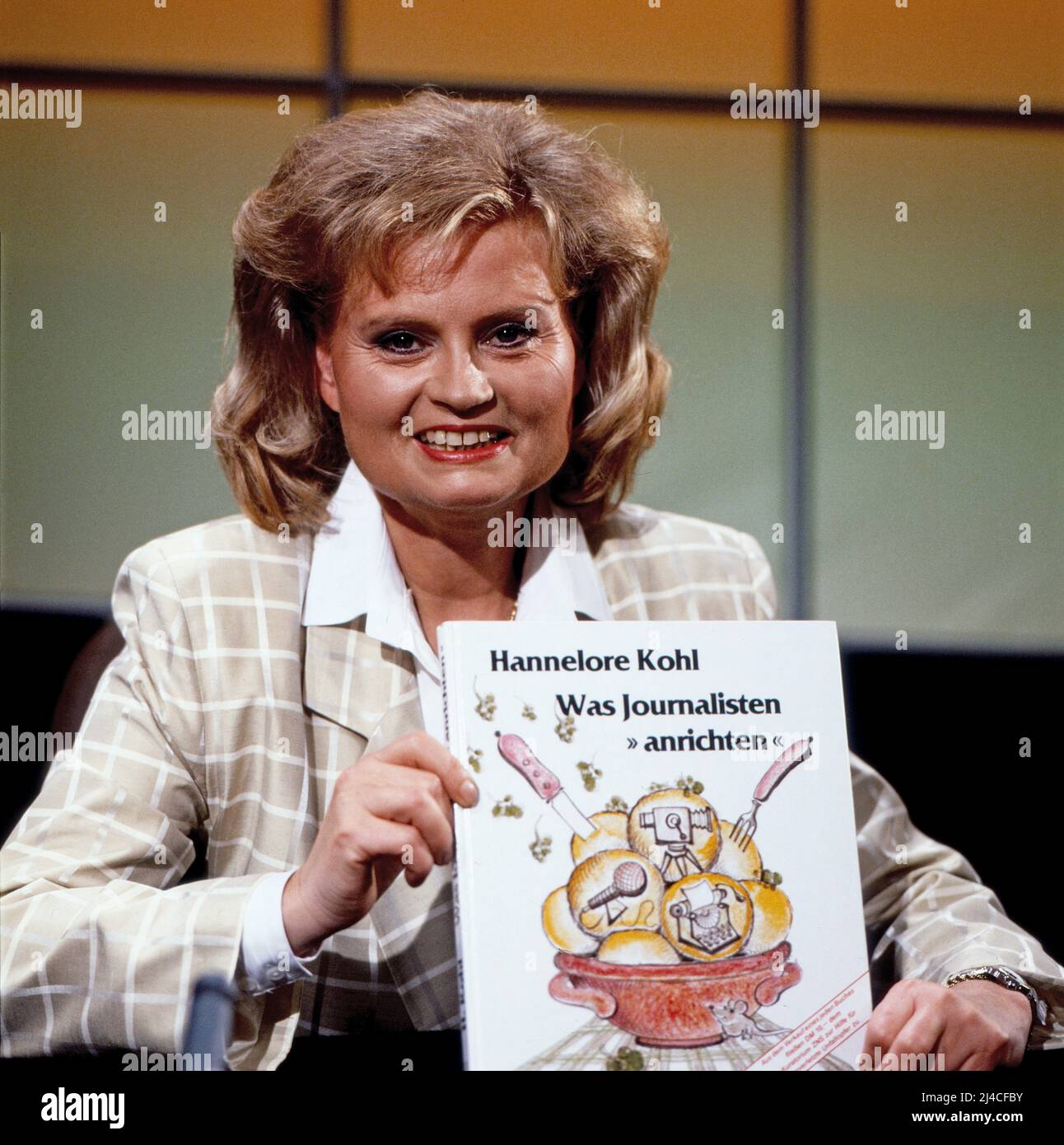 Hannelore Kohl, geb. Renner, erste Ehefrau von Bundeskanzler Helmut Kohl, bei der Präsentation ihres Kochbuchs 'Was Journalisten anrichten', Deutschland 1988. Stock Photo