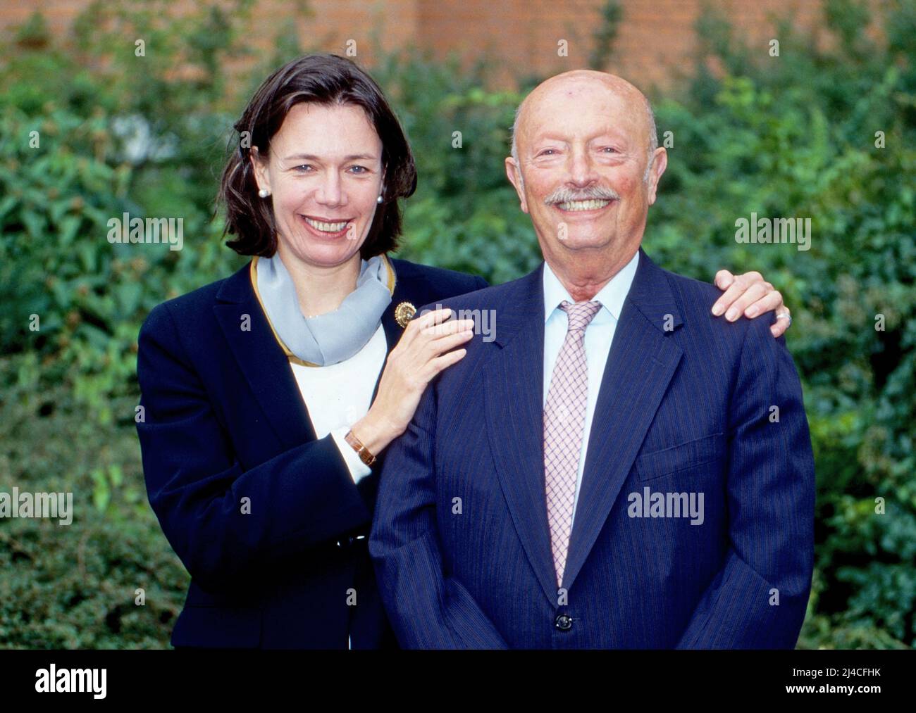 Katharina Trebitsch, deutsche Filmproduzentin, mit ihrem Vater Gyula, Deutschland um 1999. Stock Photo