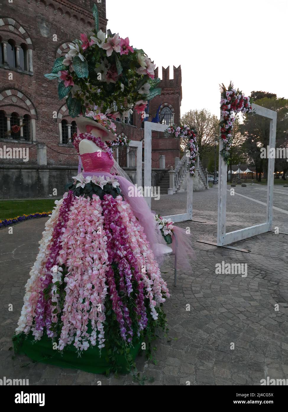 Cologna Veneta, Verona, Italy, Italy. 13th Apr, 2022. Cologna Veneta, known in Italy and abroad for the refined Almond, is dressed in colors on May 1st 2022 and perfumes for the 31st edition of ''Cologna in Fiore'', the festival with the display and sale of plants, garden flowers and products of the horticultural sector.The center will be transformed into a huge flower garden where green-fingered gardeners can wander among the thousands of varieties of flowers and plants exhibited by the numerous nurserymen. (Credit Image: © Mariano Montella/Pacific Press via ZUMA Press Wire) Stock Photo