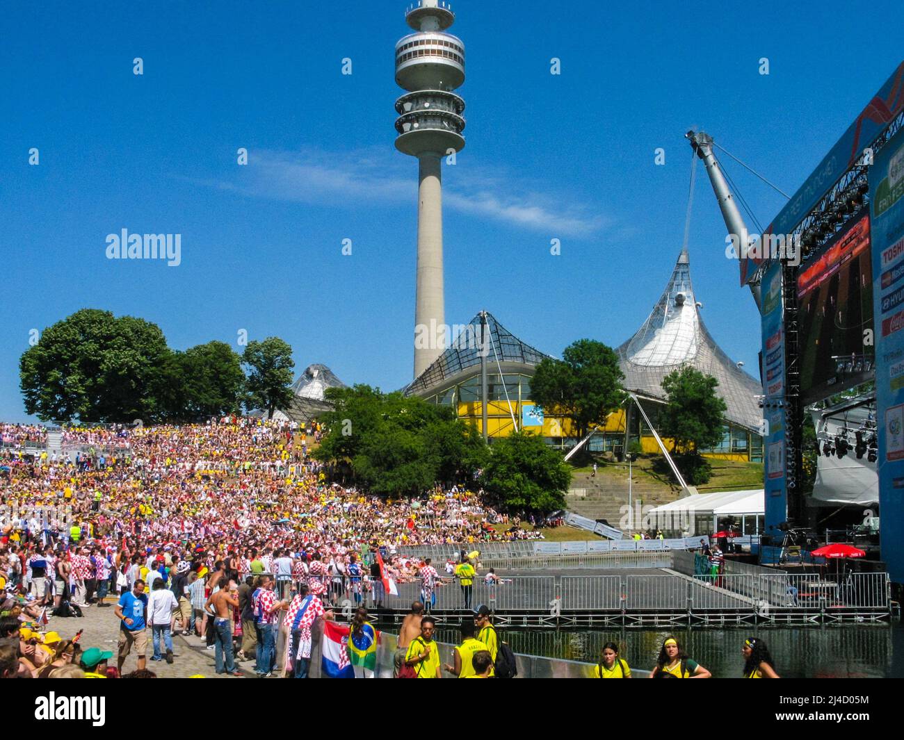 Big screens cities hires stock photography and images Alamy