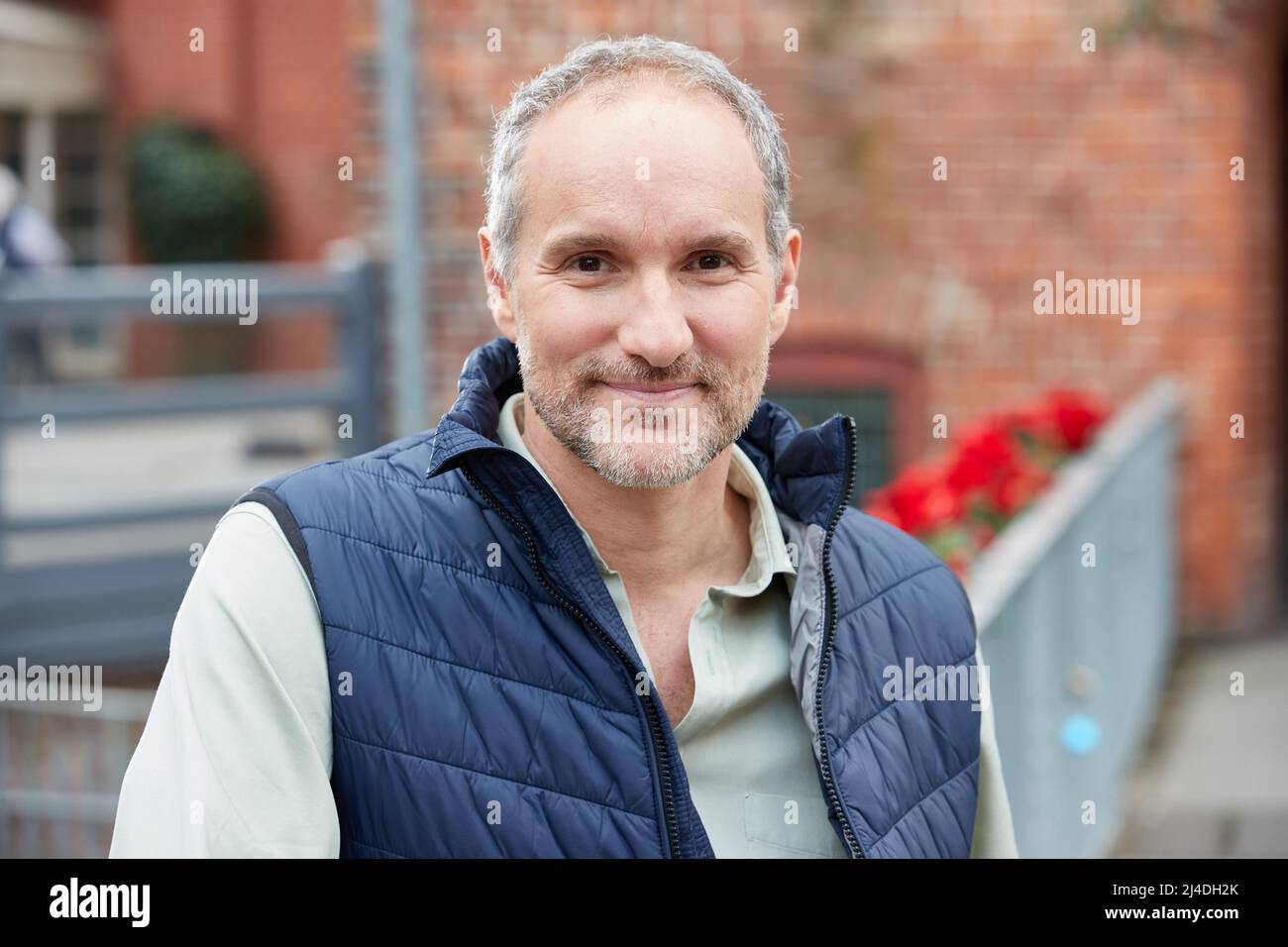 14 April 2022, Lower Saxony, Lüneburg: Actor Makke Schneider as Mathias  Wilke stands during the opening credits shoot of Rote Rosen for the 20th  season. Photo: Georg Wendt/dpa Stock Photo - Alamy