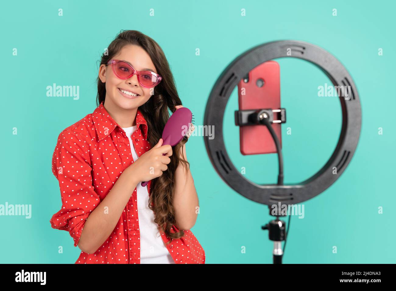Teen girl long hair smartphone hi-res stock photography and images - Alamy