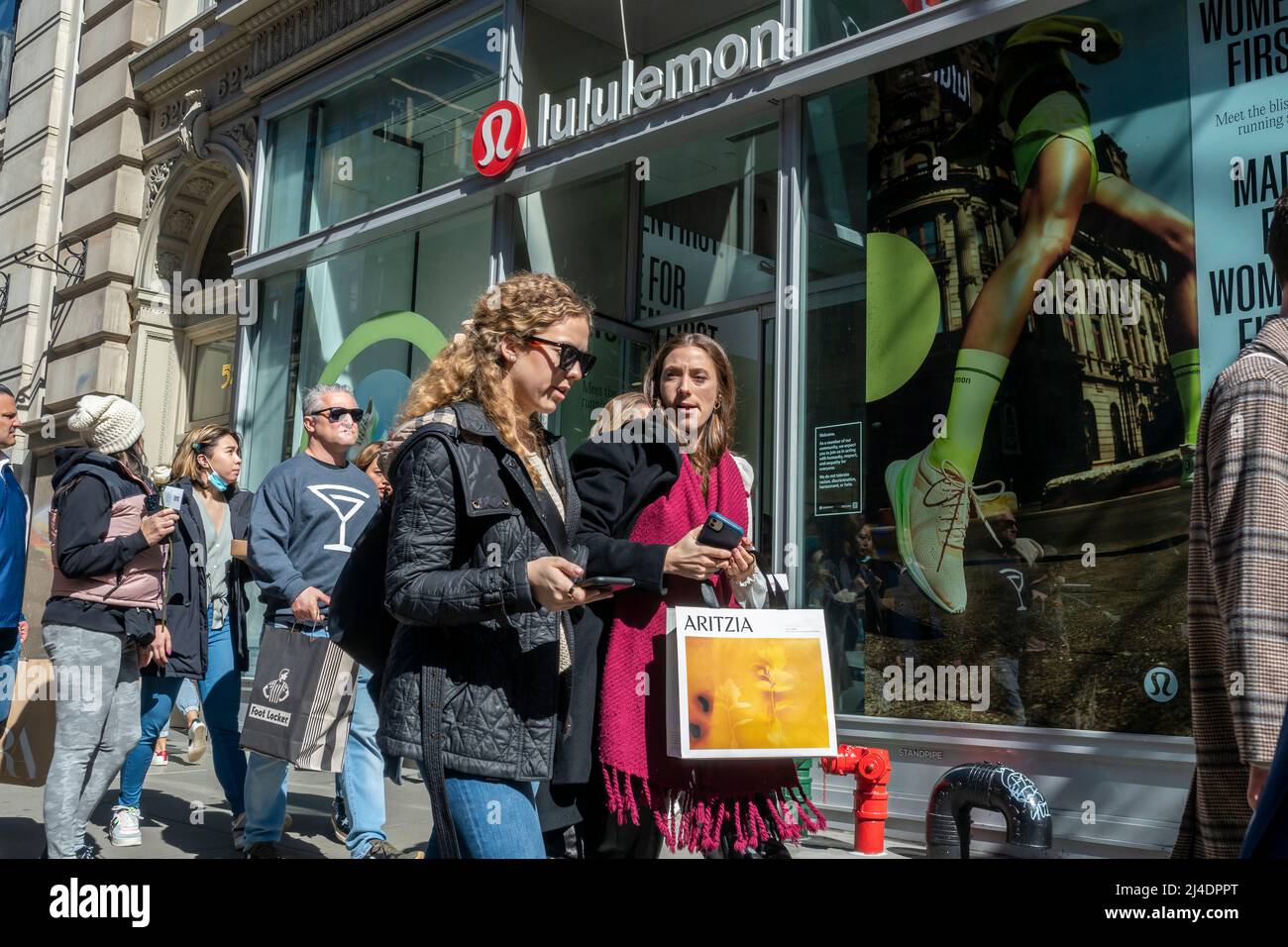 Lululemon new york hi-res stock photography and images - Alamy