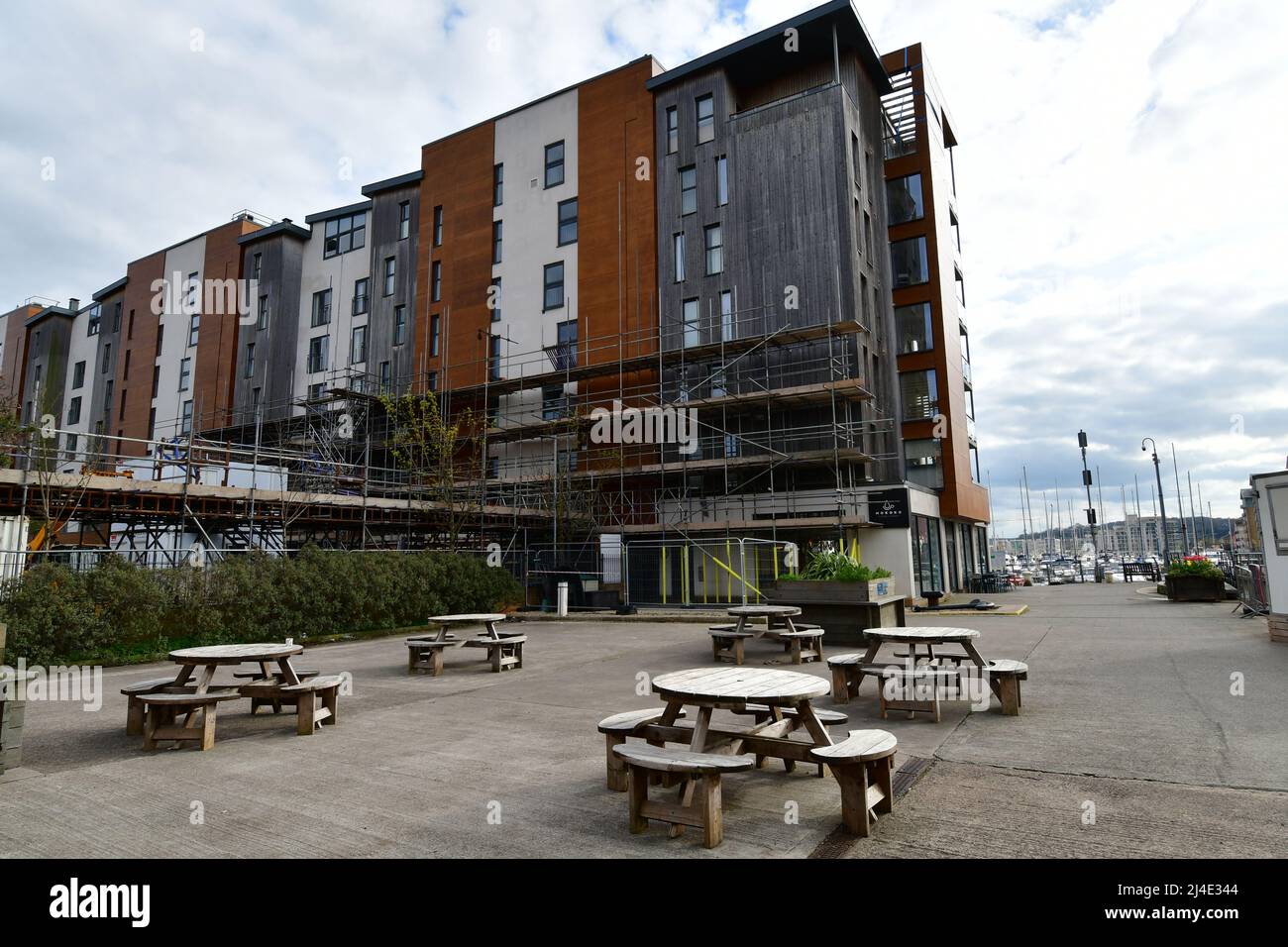 Portishead, UK. 14th Apr, 2022. On a warm afternoon in Portishead