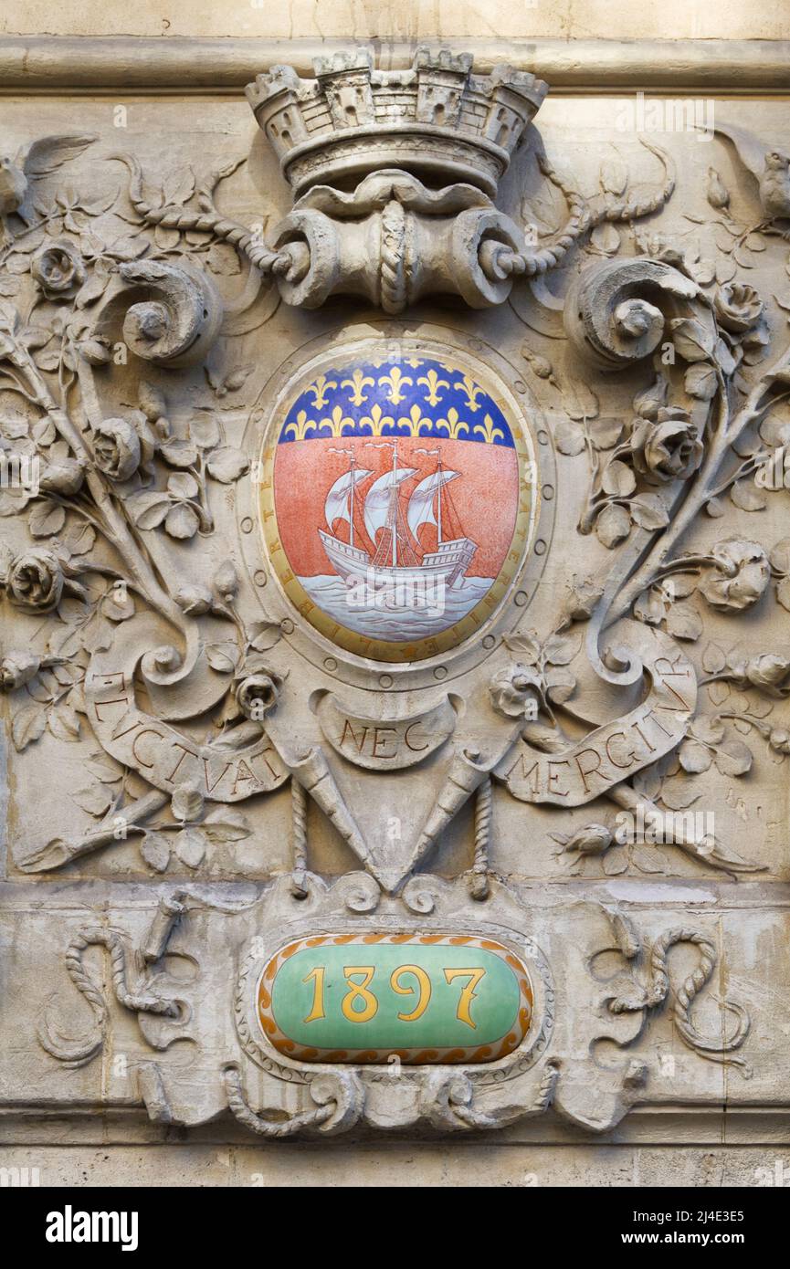 Fluctuat nec mergitur (Tossed, but not sunk) - Coat of arms of Paris - Lycee Paul Bert, Rue Huyghens (14 arrondissement) Stock Photo