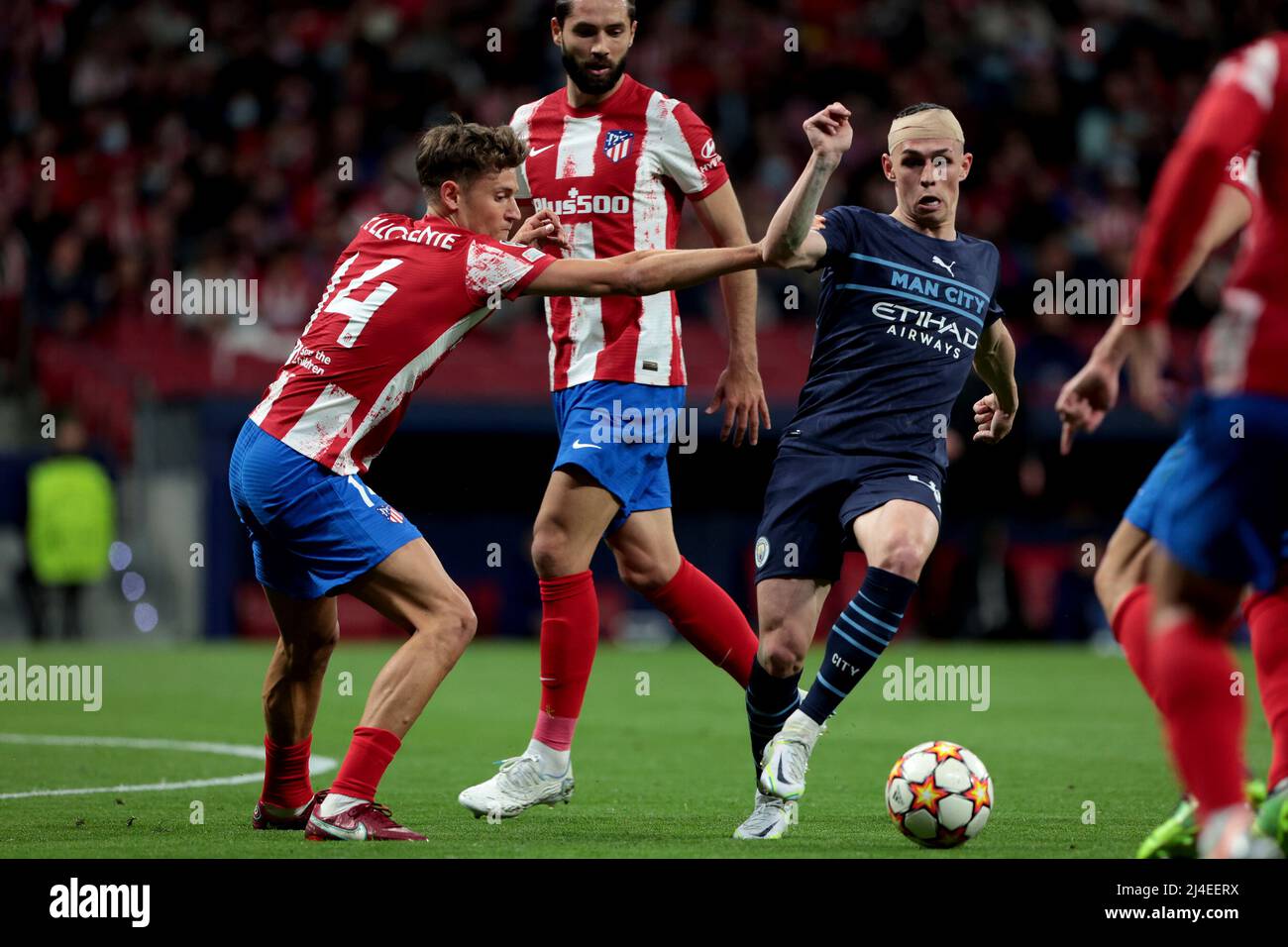 Madrid, Spanien. 13th Apr, 2022. Madrid, Spain; 13.04.2022.- Atletico de Madrid vs Manchester City Quarter finals 2nd leg Champions League, match held at the Wanda Metropolitano stadium in city of Madrid. Manchester player Phil Foden Final result 0-0 Overall result Atletico de Madrid 0 Chelsea 1 Credit: Juan Carlos RojasM/dpa/Alamy Live News Stock Photo