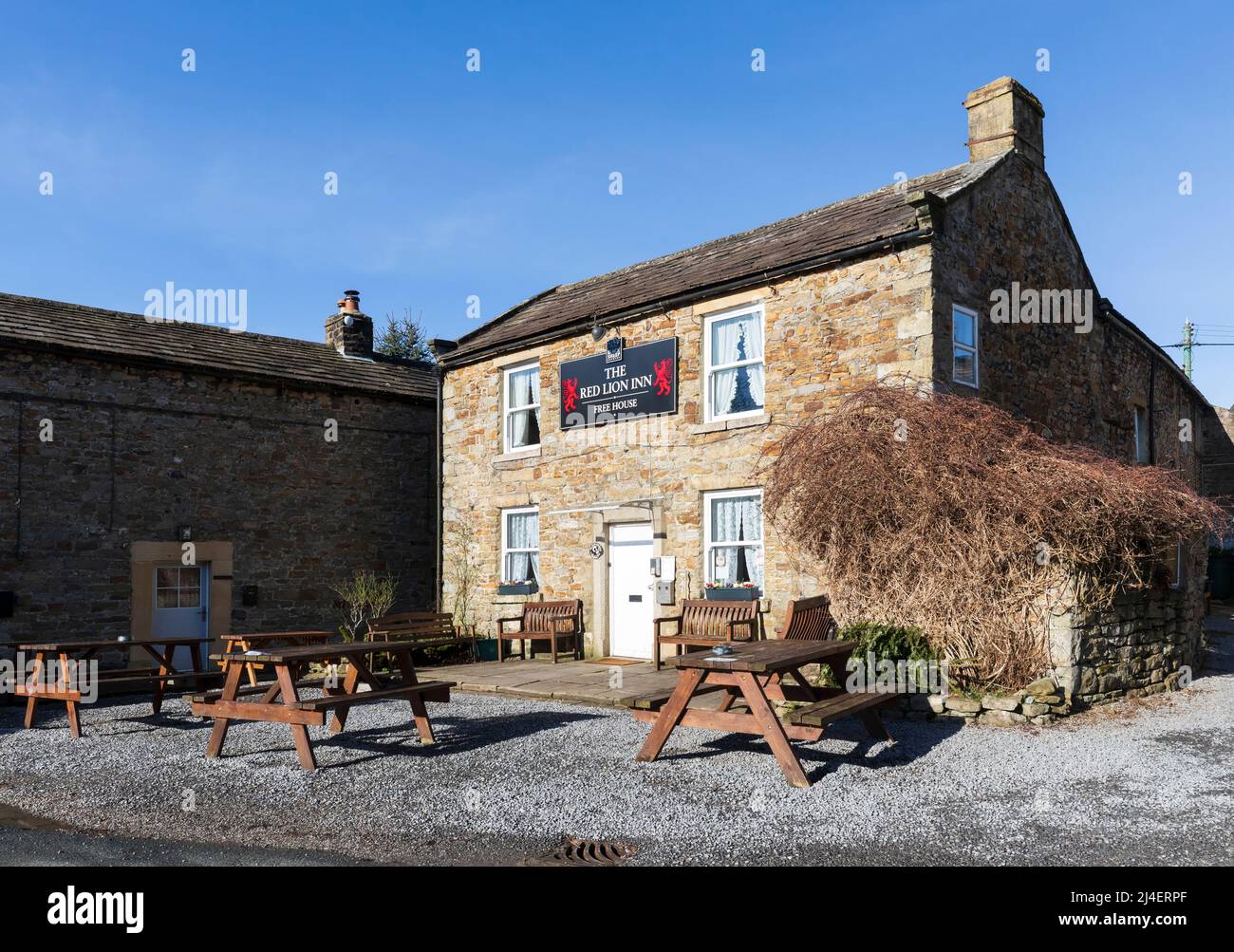 Red Lion Pub, Langthwaite, Arkengarthdale, Yorkshire Dales National Park. The pub featured in the first version of All Creatures Great and Small. Stock Photo