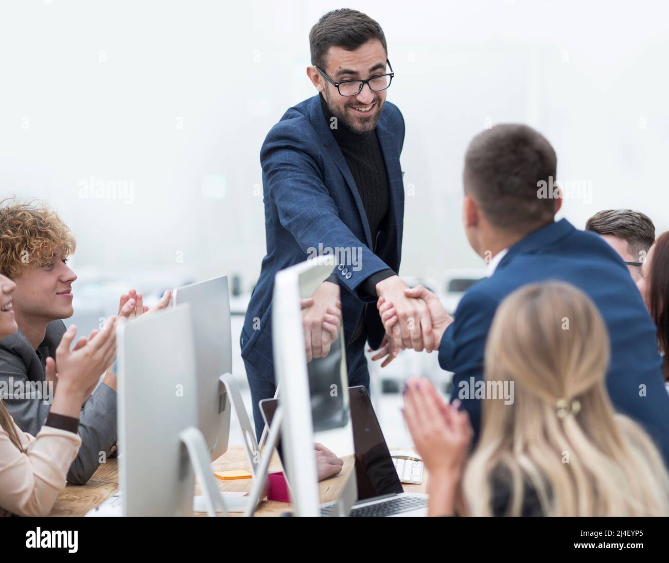 project Manager shaking hands with the best employee Stock Photo - Alamy