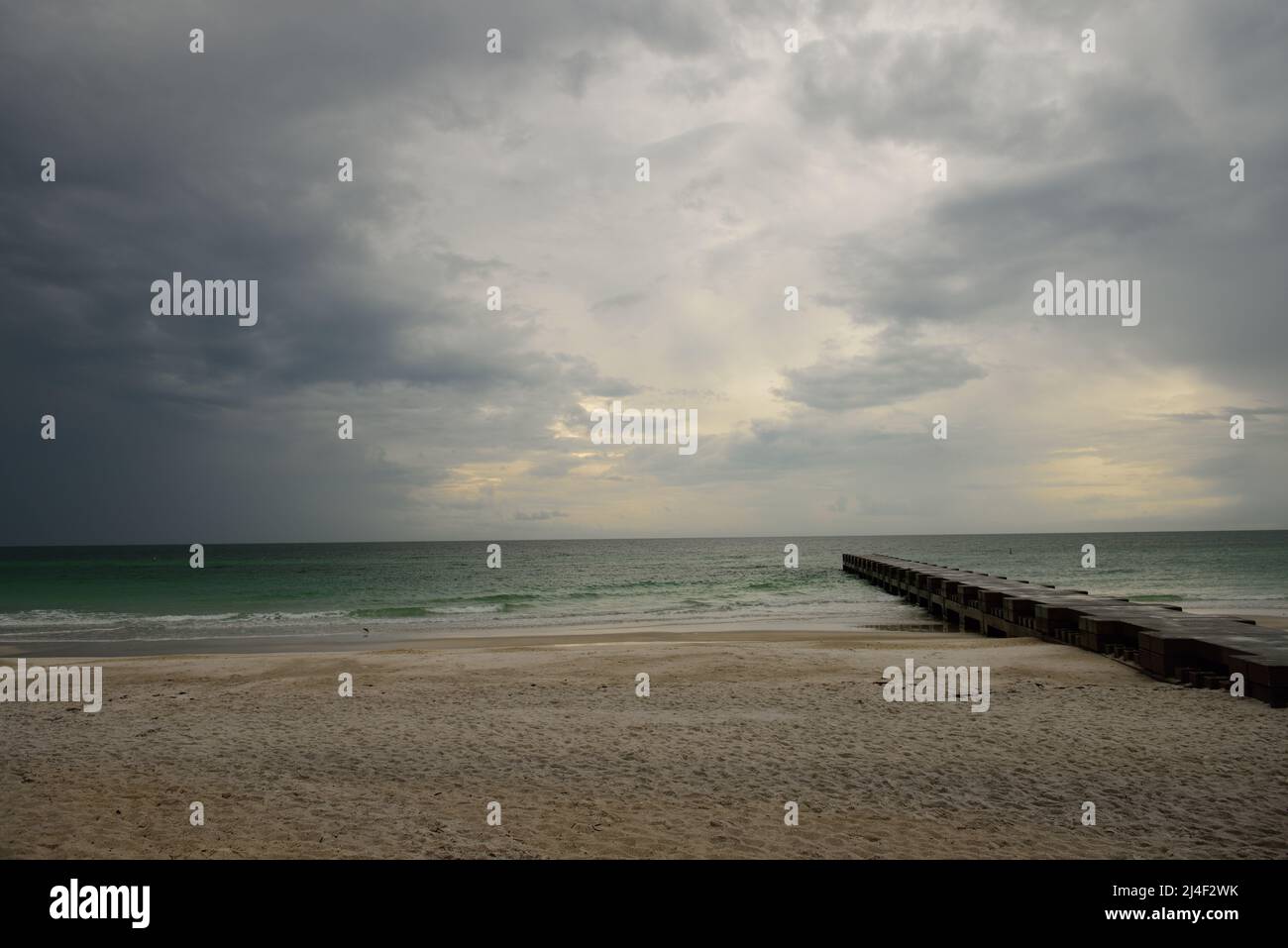 Empty sandy beach ocean waves hi-res stock photography and images - Alamy