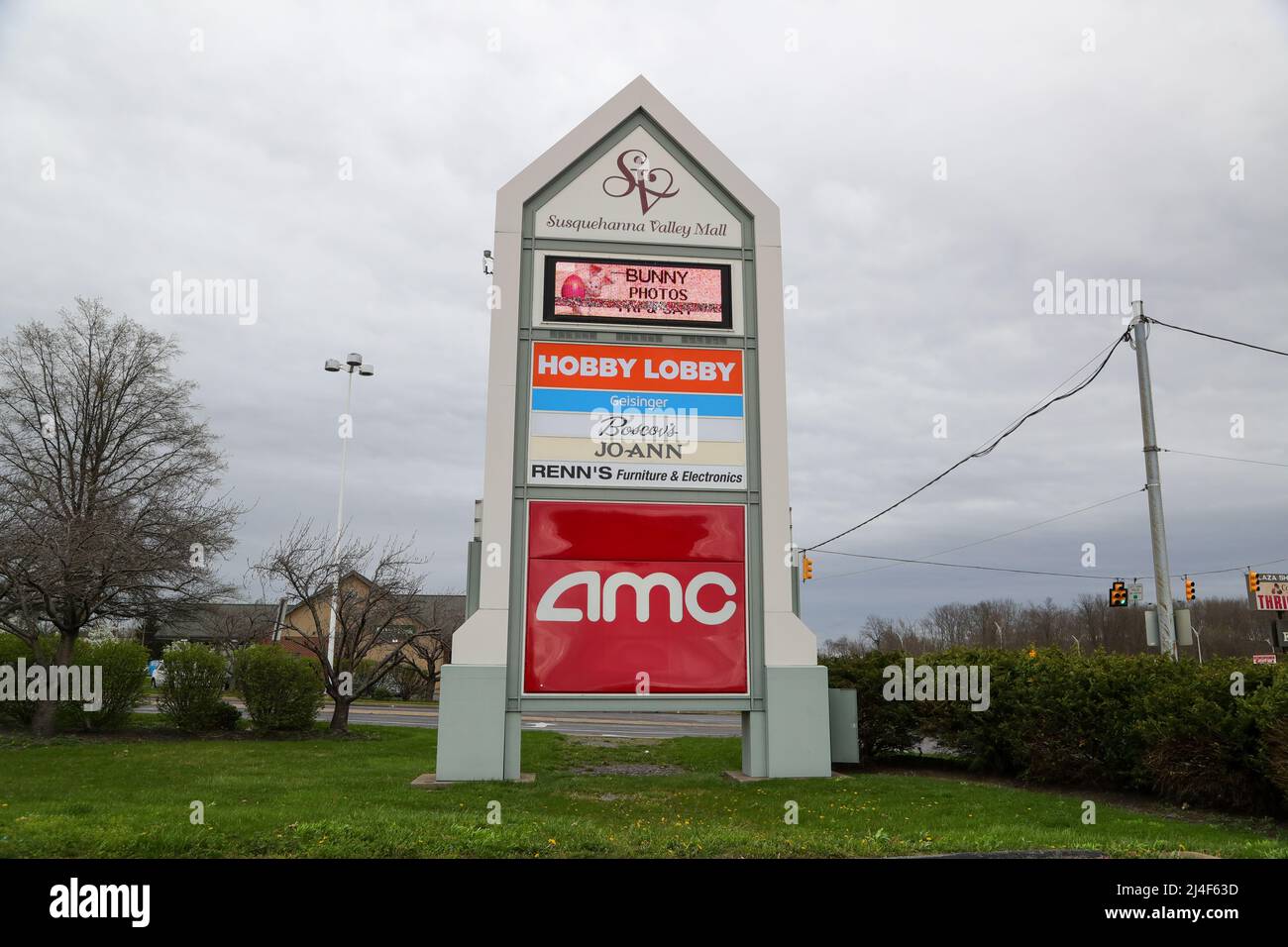 Selinsgrove, United States. 14th Apr, 2022. A sign is seen at the Susquehanna Valley Mall near Selinsgrove, Pennsylvania, on April 14, 2022. (Photo by Paul Weaver/Sipa USA) Credit: Sipa USA/Alamy Live News Stock Photo