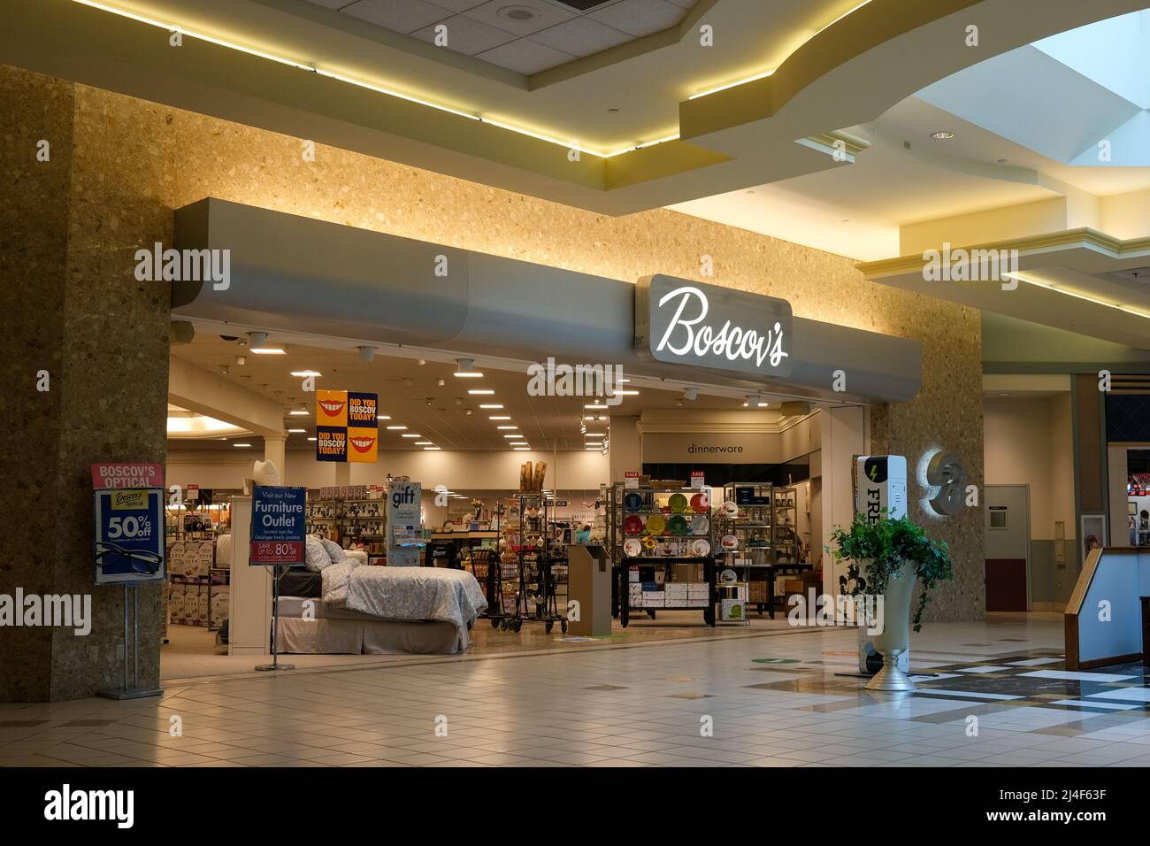 Selinsgrove, United States. 14th Apr, 2022. An entrance to Boscov's department store is seen in the Susquehanna Valley Mall near Selinsgrove, Pennsylvania, on April 14, 2022. (Photo by Paul Weaver/Sipa USA) Credit: Sipa USA/Alamy Live News Stock Photo