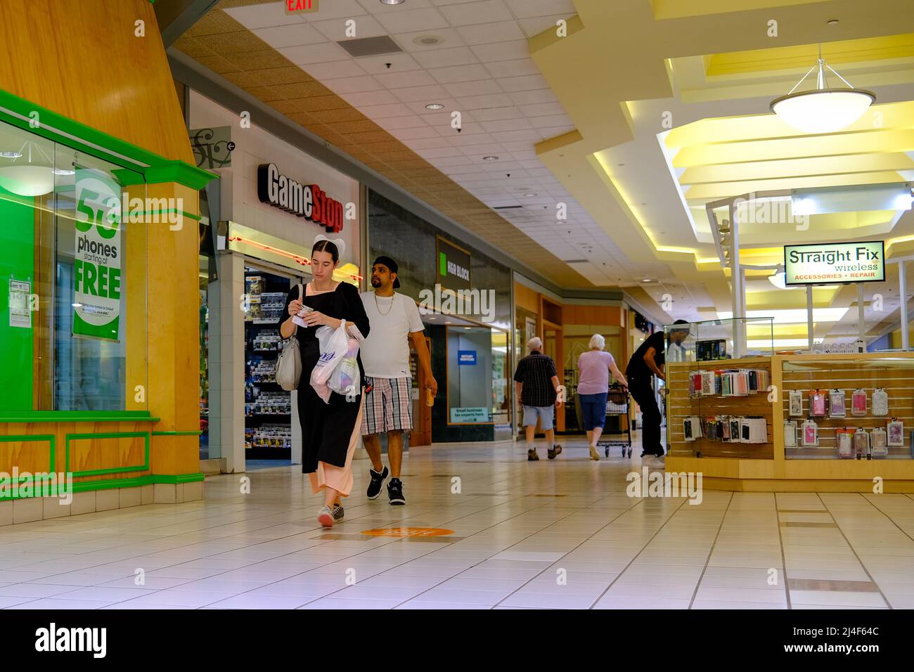 Selinsgrove, United States. 14th Apr, 2022. Shoppers are seen in the Susquehanna Valley Mall near Selinsgrove, Pennsylvania, on April 14, 2022. (Photo by Paul Weaver/Sipa USA) Credit: Sipa USA/Alamy Live News Stock Photo