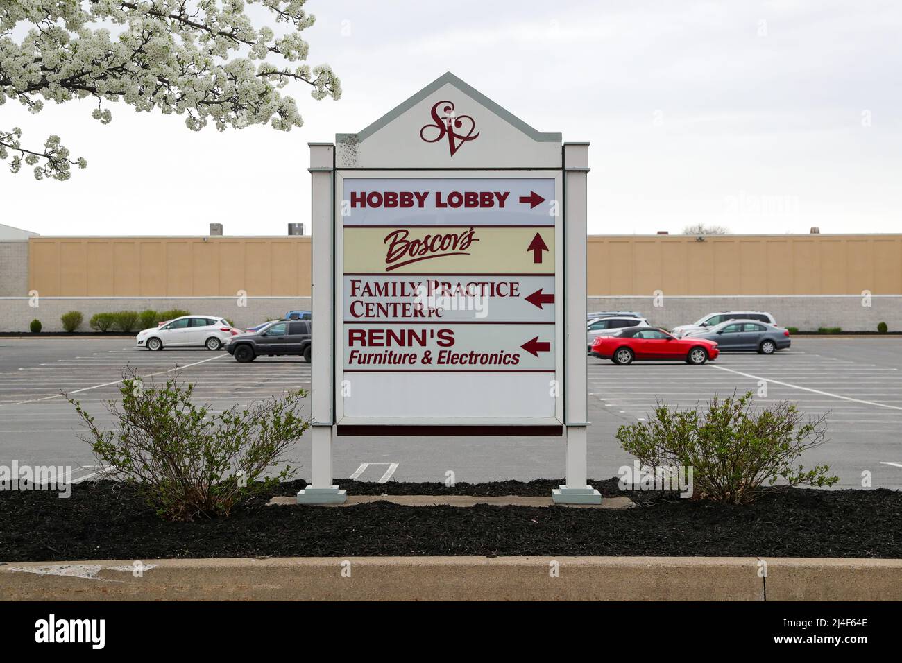 Selinsgrove, United States. 14th Apr, 2022. A sign directs customers to stores at the Susquehanna Valley Mall near Selinsgrove, Pennsylvania, on April 14, 2022. (Photo by Paul Weaver/Sipa USA) Credit: Sipa USA/Alamy Live News Stock Photo