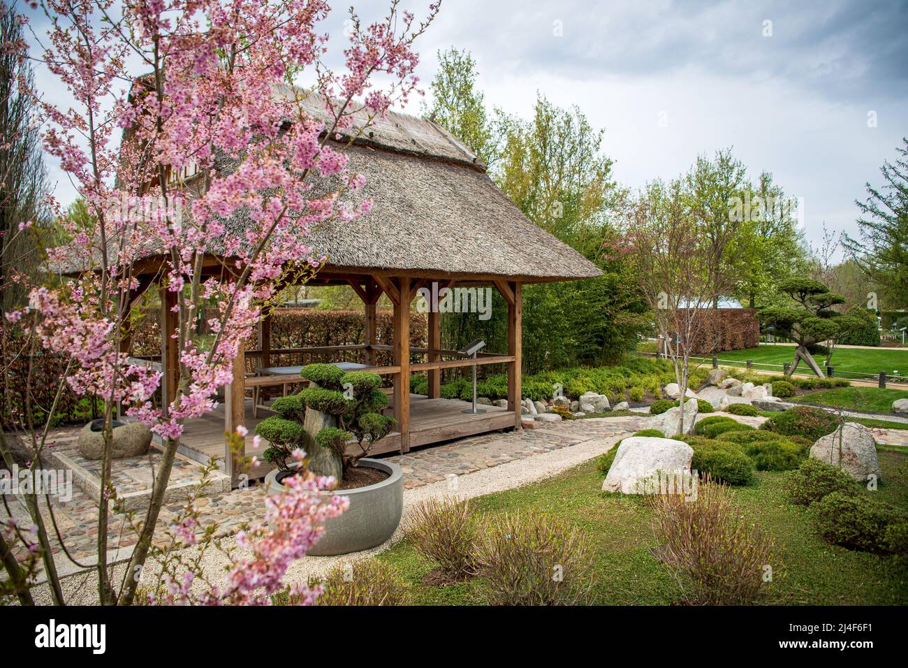 Bad Zwischenahn, Germany. 14th Apr, 2022. A show garden in the Park of Gardens. Germany's largest model garden starts on 15.04.2022 in the new season. (to dpa 'It blooms and sprouts: Park der Gärten opens the season') Credit: Sina Schuldt/dpa/Alamy Live News Stock Photo