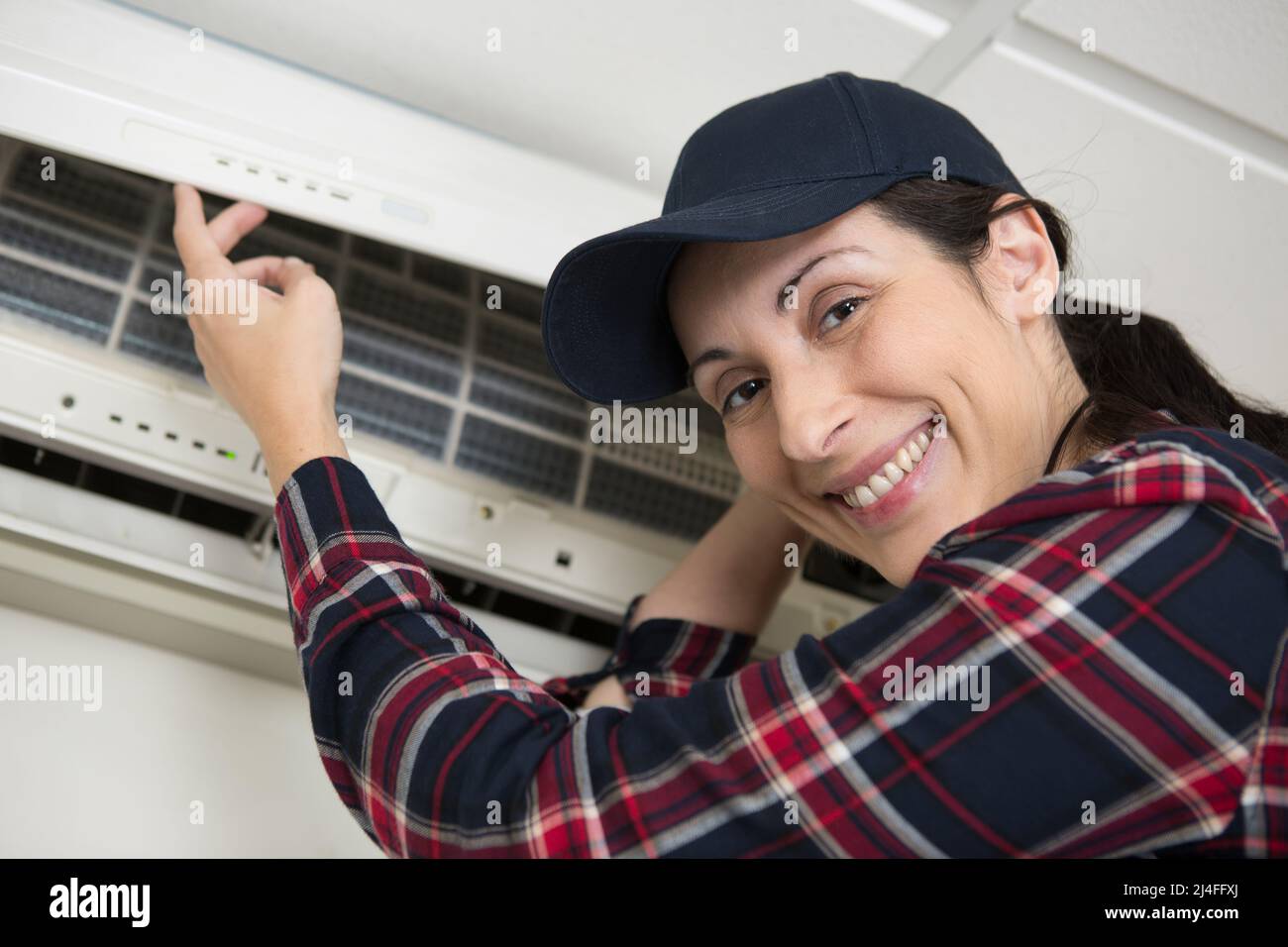 portrait of a female air conditioning engineer Stock Photo Alamy