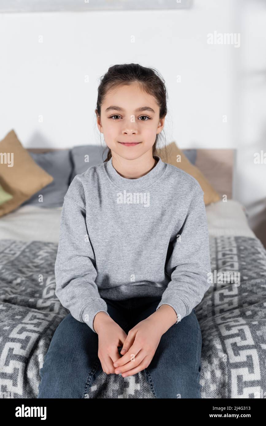Preteen girl smiling hi-res stock photography and images - Alamy
