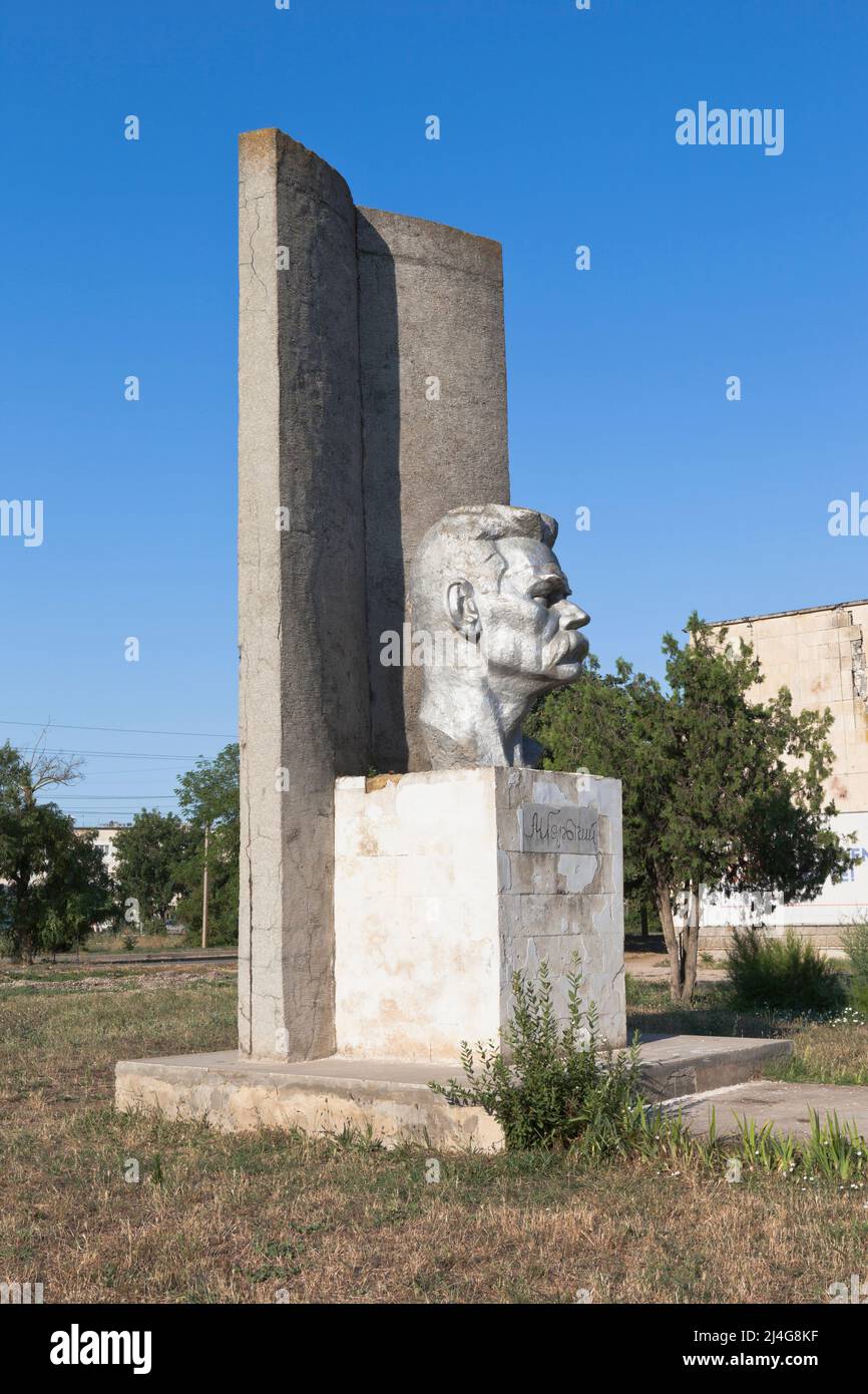 Uyutnoye, Saksky district, Evpatoria, Crimea, Russia - July 24, 2021: The crumbling monument to Maxim Gorky on Kirov street in the village of Uyutnoye Stock Photo