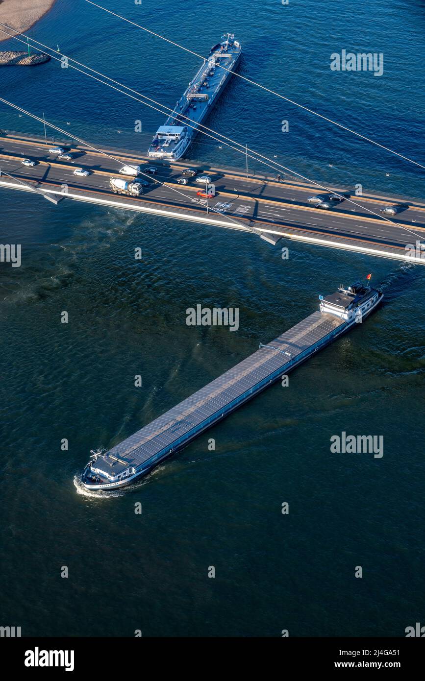 Aerial view above cargo ship hi-res stock photography and images - Alamy