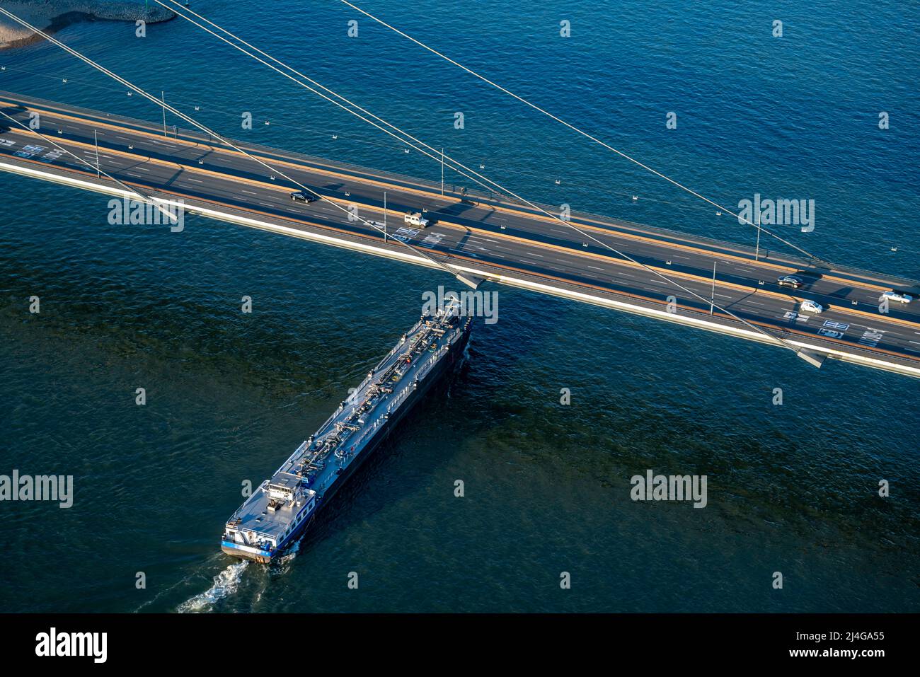 Aerial view above cargo ship hi-res stock photography and images - Alamy