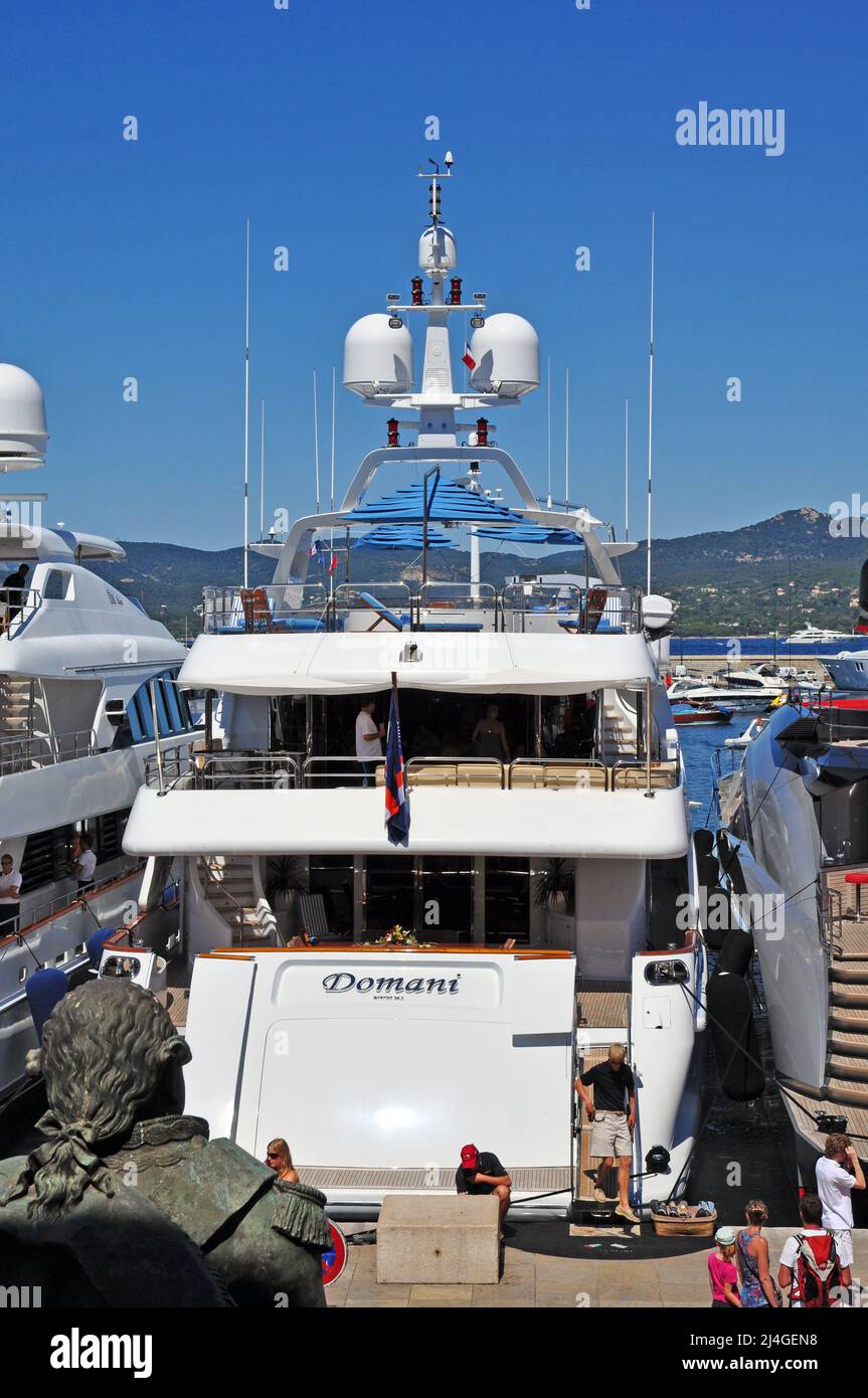 The luxury yachts of St Tropez Stock Photo - Alamy