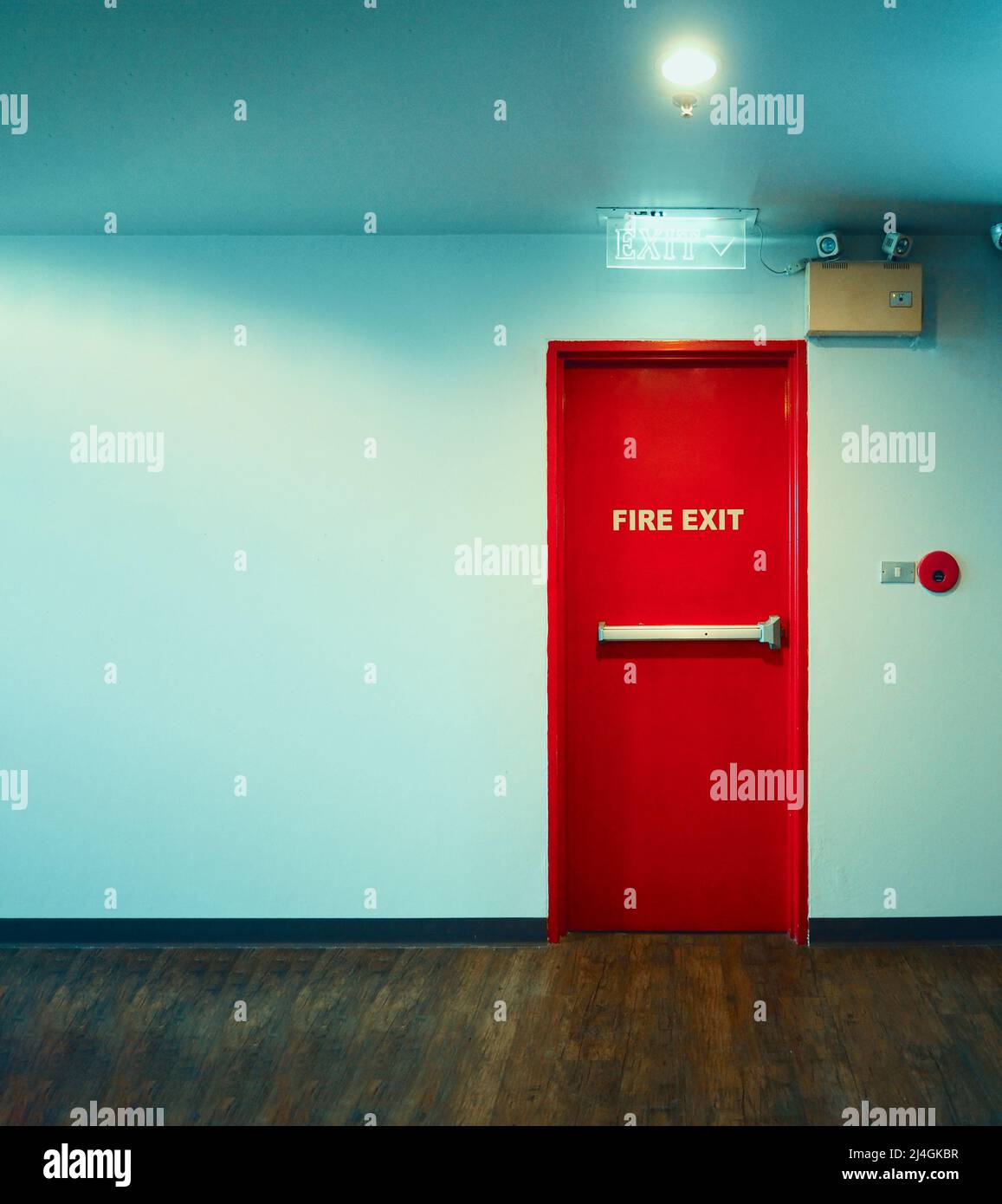 Fire exit double door hi-res stock photography and images - Alamy