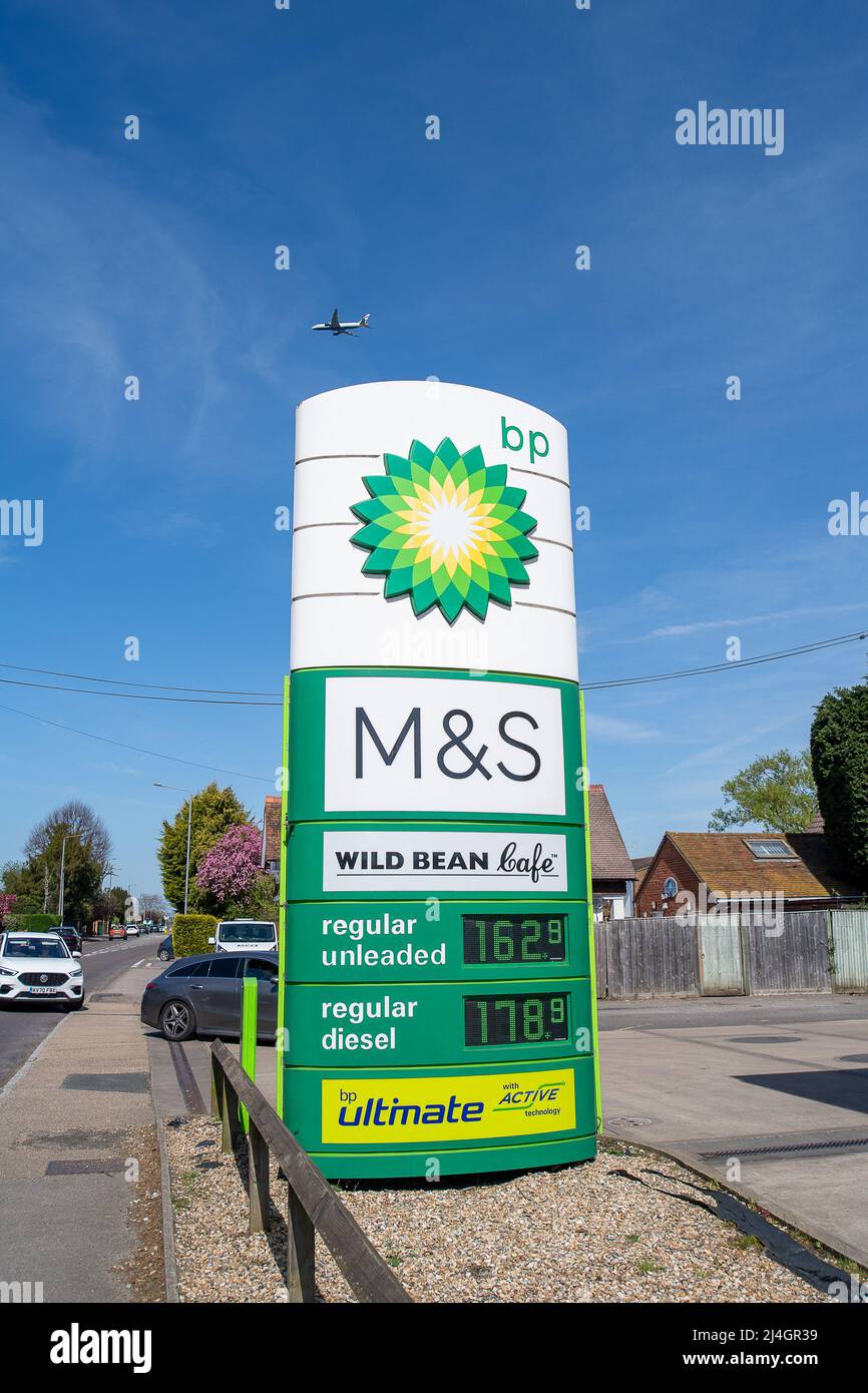 Old Windsor, Berkshire, UK. 15th April, 2022. The BP petrol station in