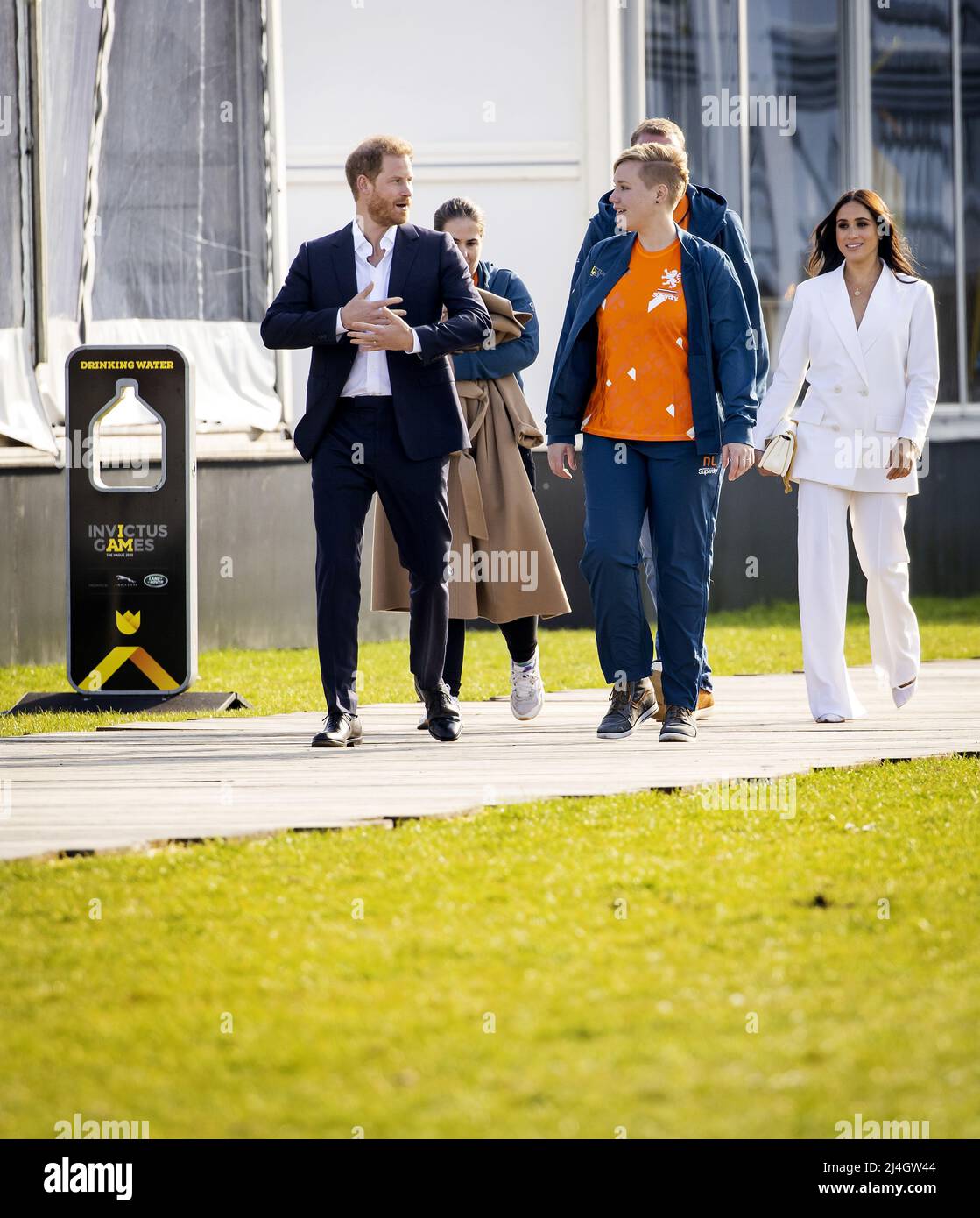 The Hague, Netherlands. 15th Apr 2022. THE HAGUE - The Duke and Duchess of Sussex, Prince Harry and his wife, Meghan Markle, on the Yellow Carpet ahead of the Invictus Games. The Invictus Games will take place from 16 to 22 April 2022 at the Zuiderpark and are intended for military personnel and veterans who have been psychologically or physically injured while on duty. REMKO DE WAAL Credit: ANP/Alamy Live News Stock Photo