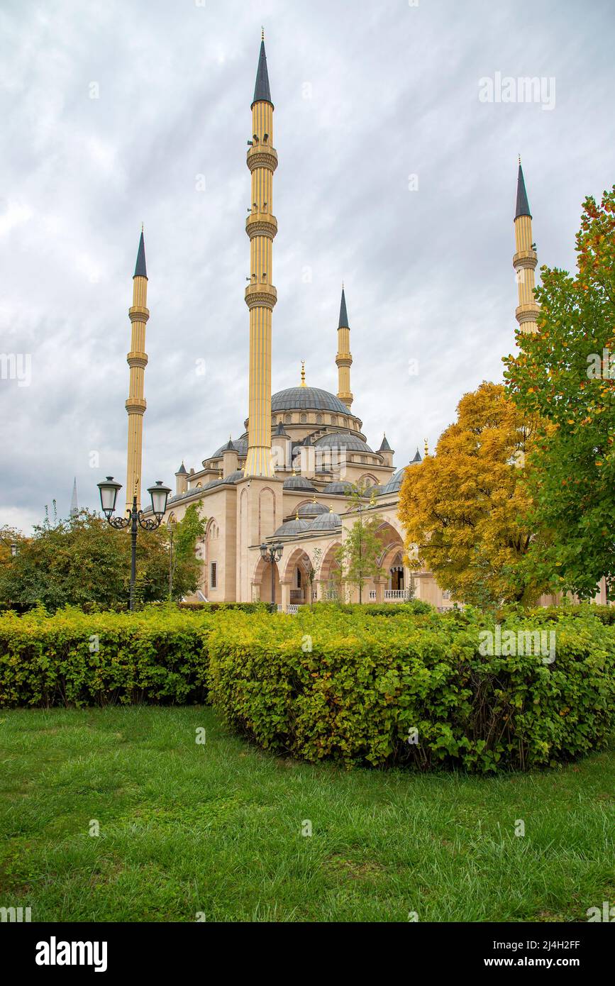 GROZNY, RUSSIA - SEPTEMBER 29, 2021: At the 'Heart of Chechnya' Mosque in golden autumn. Grozny, Chechen Republic, Russia Stock Photo