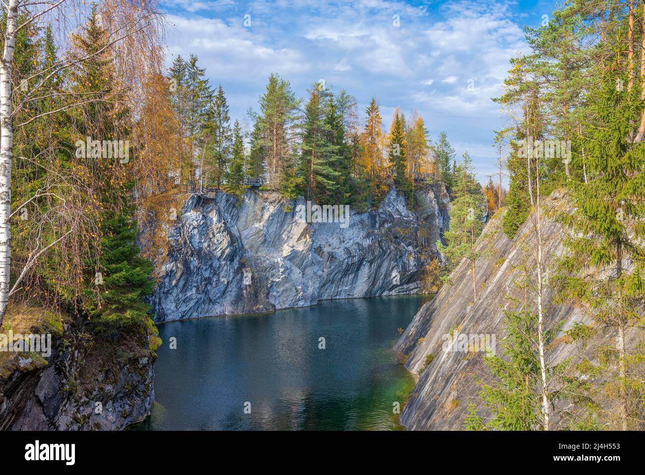 Однодневный тур в карелию. Парк рускеала в карелии. Горный парк рускеала. Однодневный тур в карелию из санкт-петербурга. Карелия каньон.