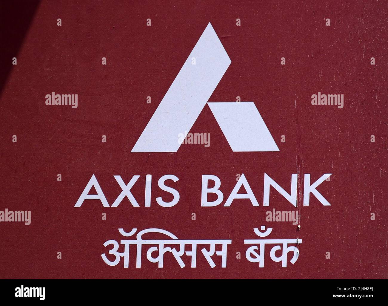 Axis bank logo seen at its branch in Mumbai. Axis bank is one of the largest private sector bank in India with its headquarters Mumbai, Maharashtra. (Photo by Ashish Vaishnav / SOPA Images/Sipa USA) Stock Photo