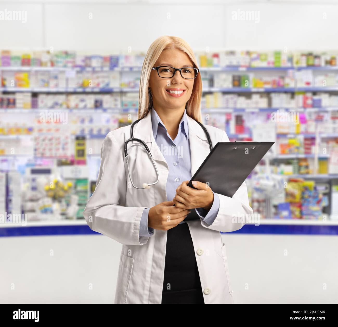 Pharmacist at work in a chemist hi-res stock photography and images - Alamy