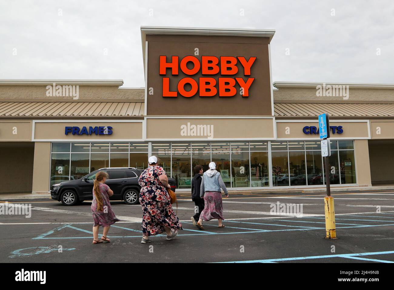 Selinsgrove, Pennsylvania, USA. 14th Apr, 2022. Shoppers are seen in front of a Hobby Lobby arts and crafts store at the Susquehanna Vally Mall. (Credit Image: © Paul Weaver/SOPA Images via ZUMA Press Wire) Stock Photo
