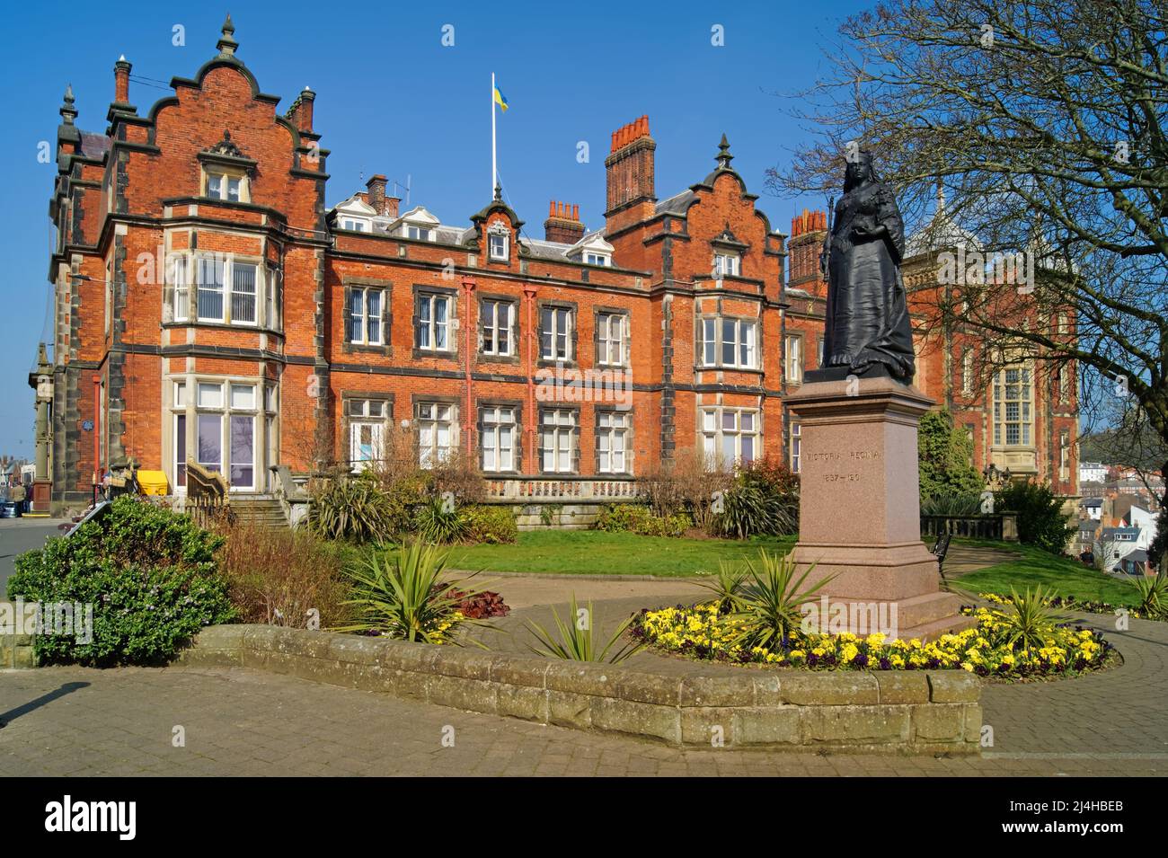 UK, North Yorkshire, Scarborough Town Hall and Statue of Queen Victoria. Stock Photo
